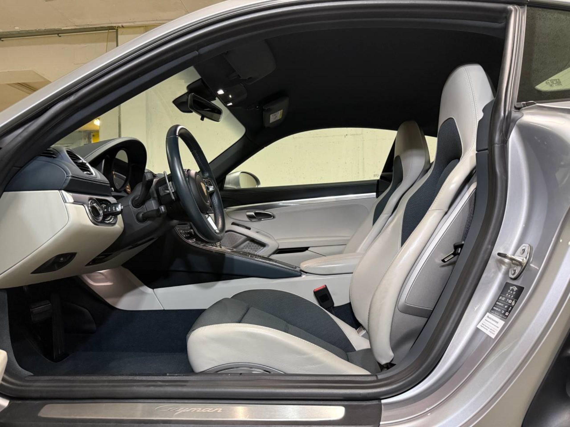 PORSCHE 718 Cayman-image-11