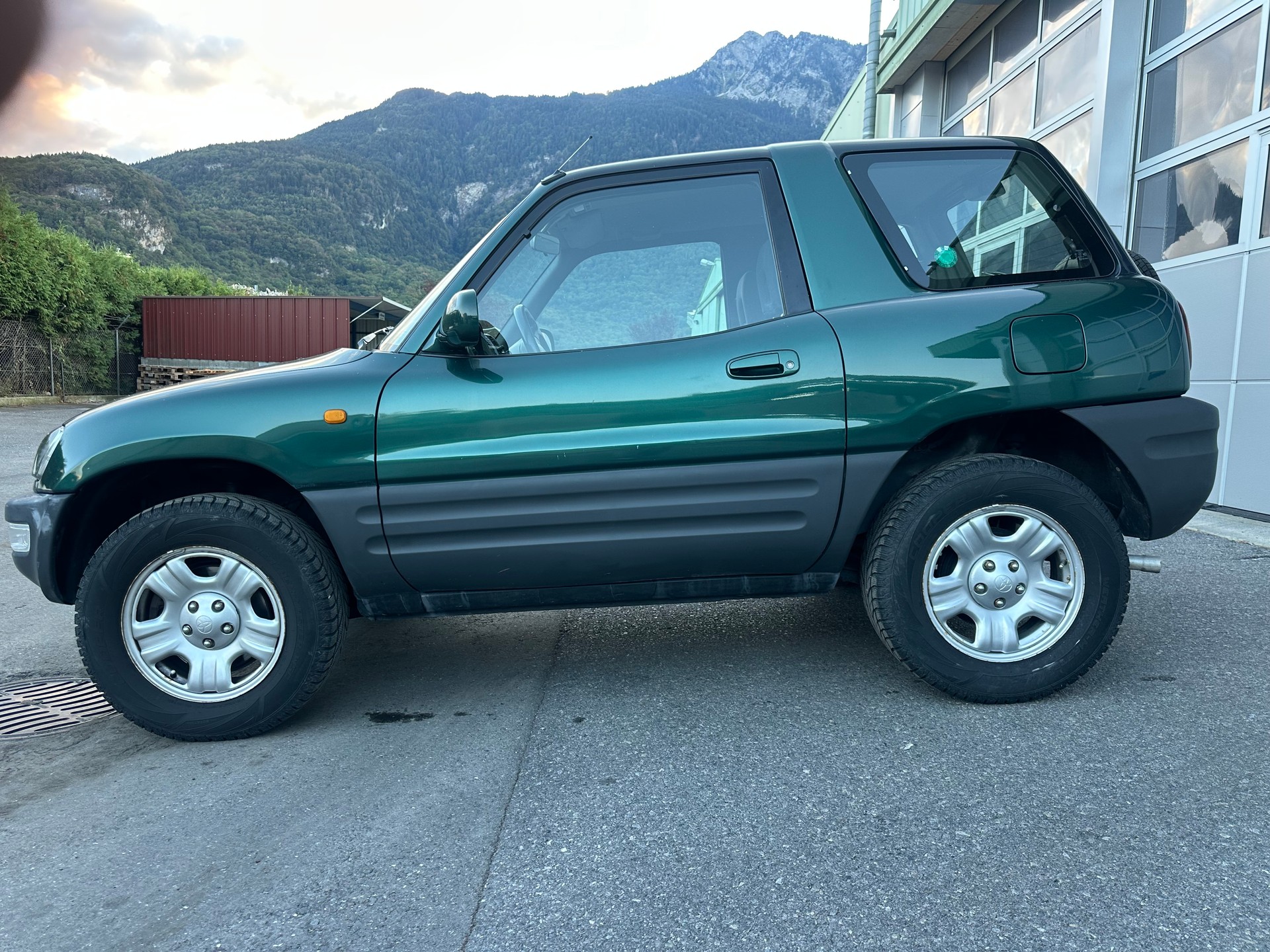 TOYOTA RAV-4-image-5