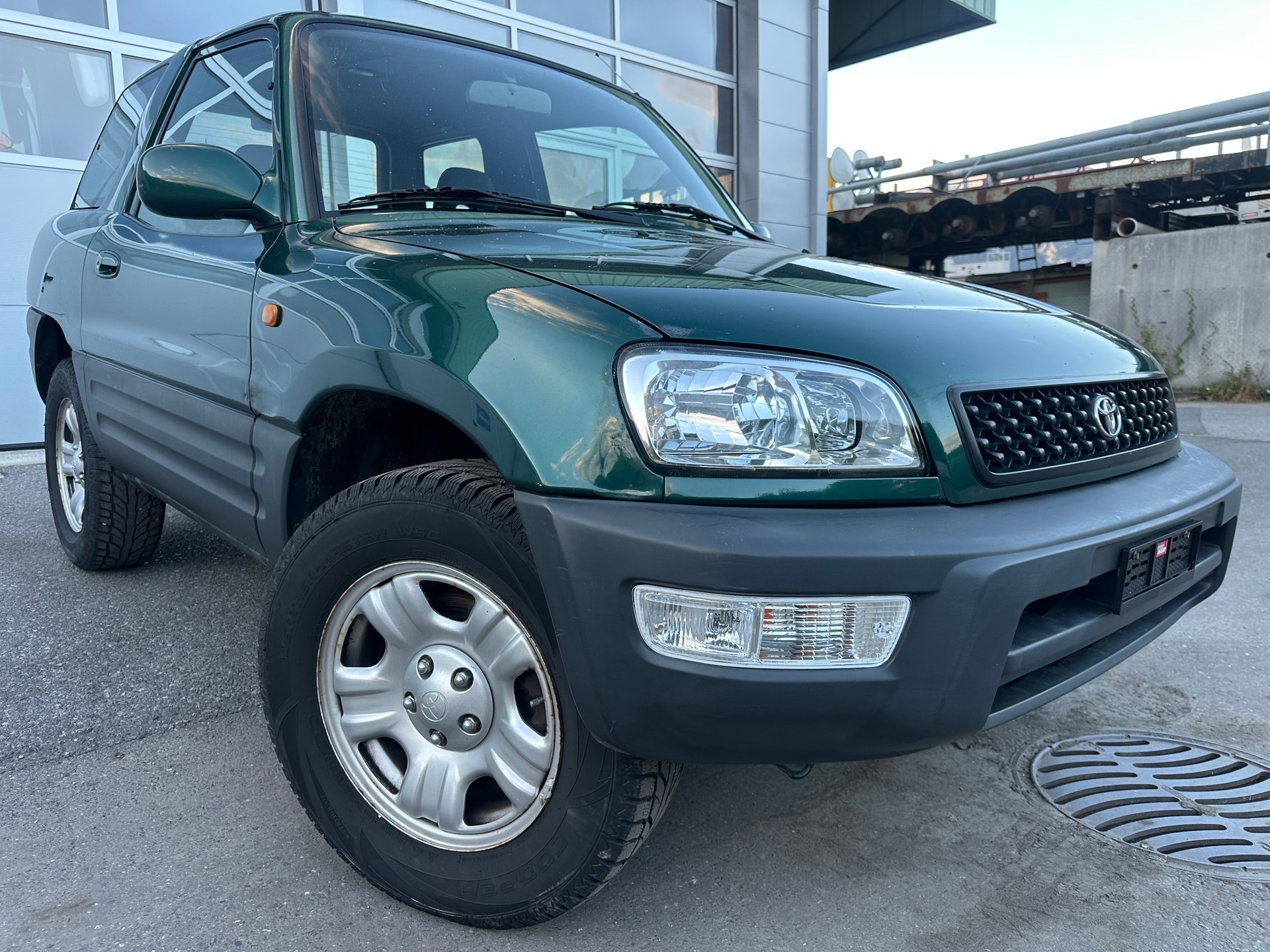 TOYOTA RAV-4-image-1