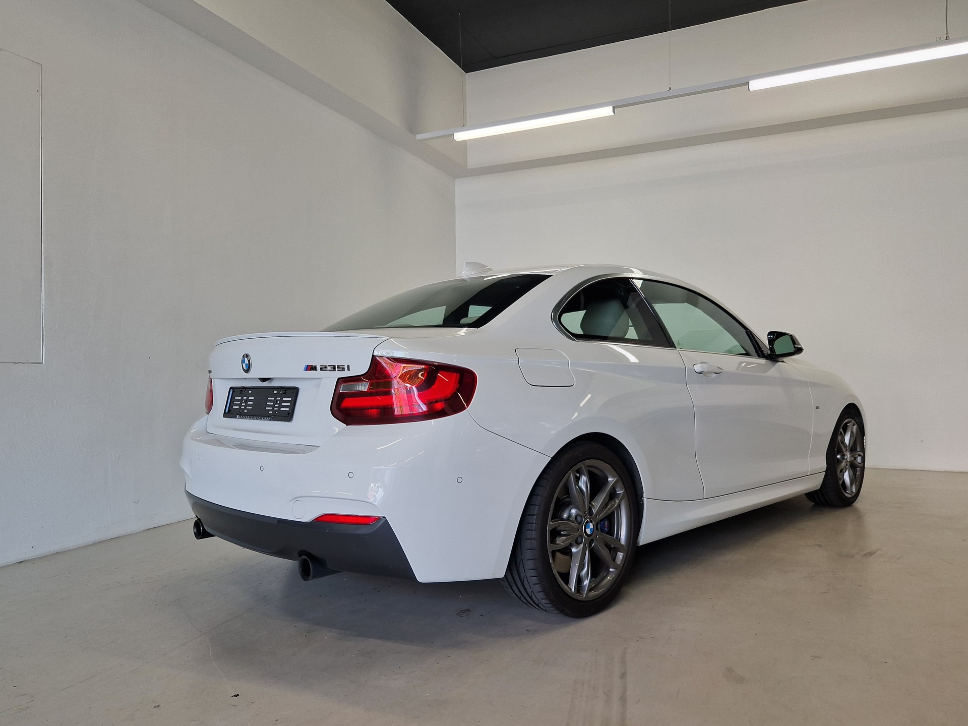 BMW M235i xDrive Steptronic-image-2