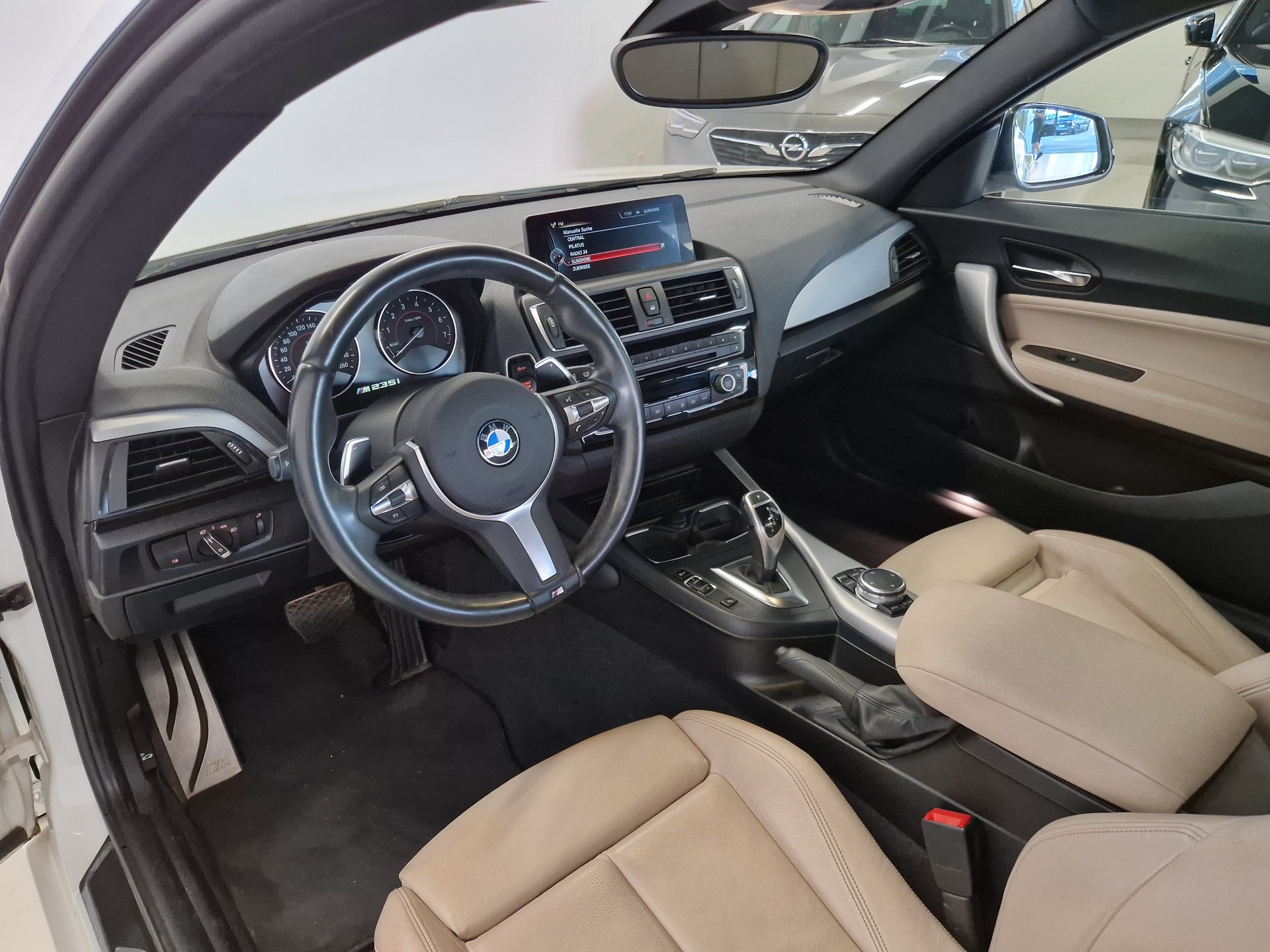 BMW M235i xDrive Steptronic-image-5