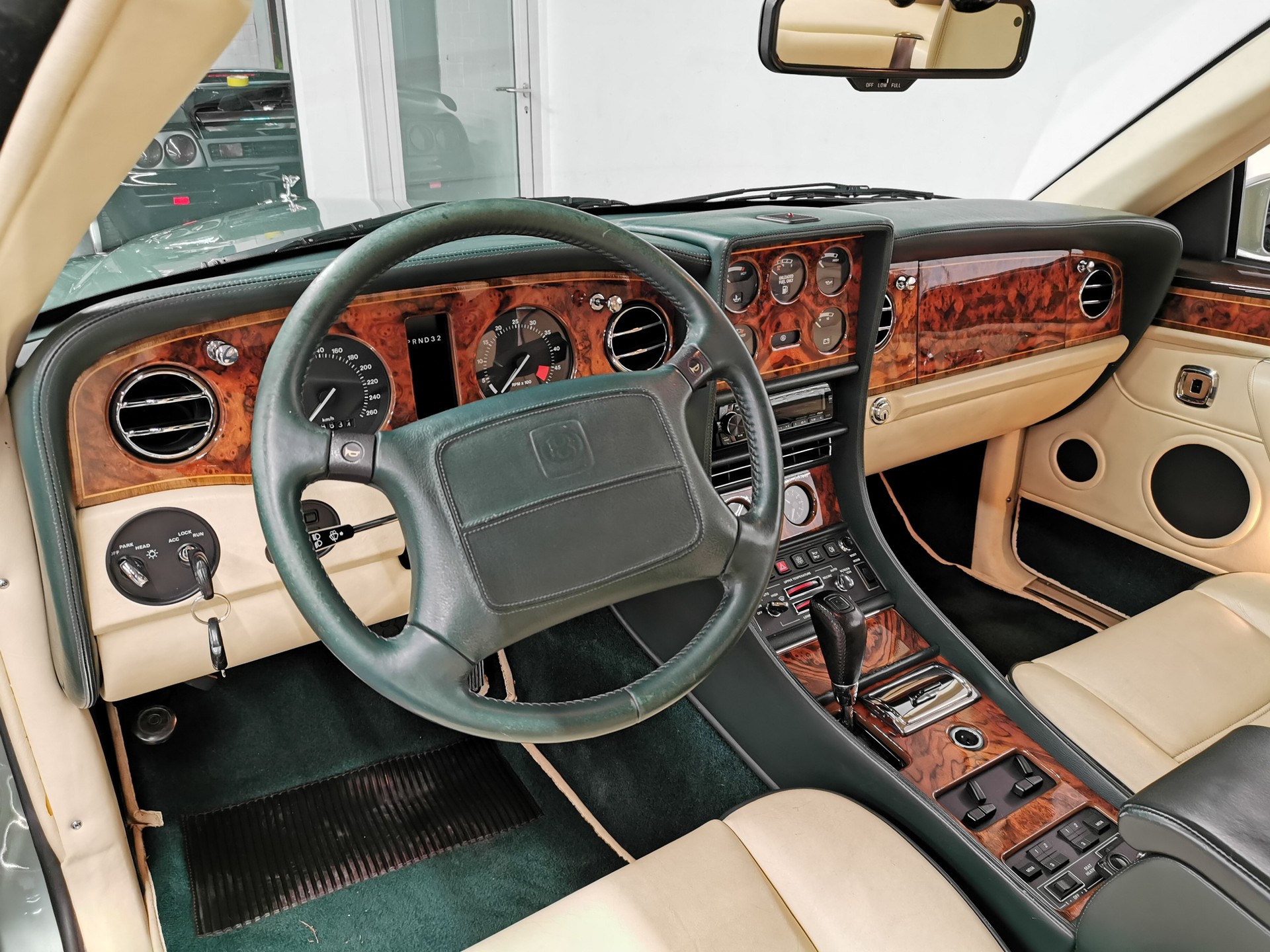 BENTLEY AZURE 1. SERIE OHNE ELEKTRONIK VOLL PERFEKT AB VETERANENPRÜFUNG OLDTIMER AURORA GRÜN AB SERVICE NÄCHSTE MFK IN 7 JAHREN!-image-8