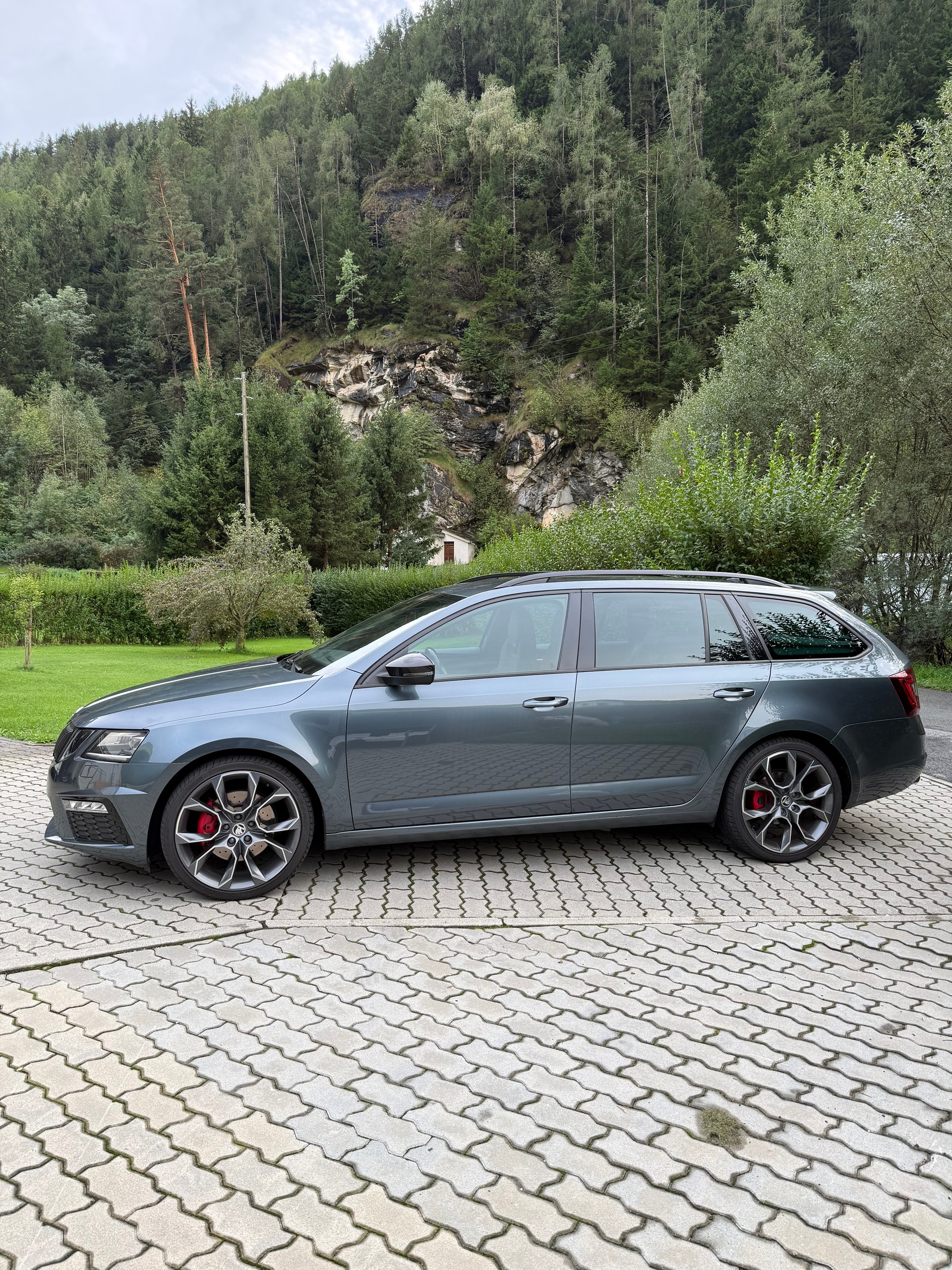 SKODA 2.0 TDI 184 RS 4x4 DSG-image-1