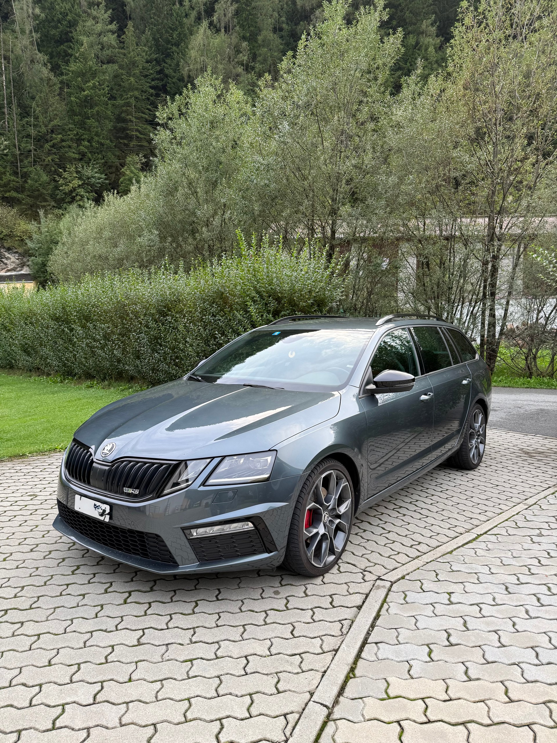 SKODA 2.0 TDI 184 RS 4x4 DSG-image-0