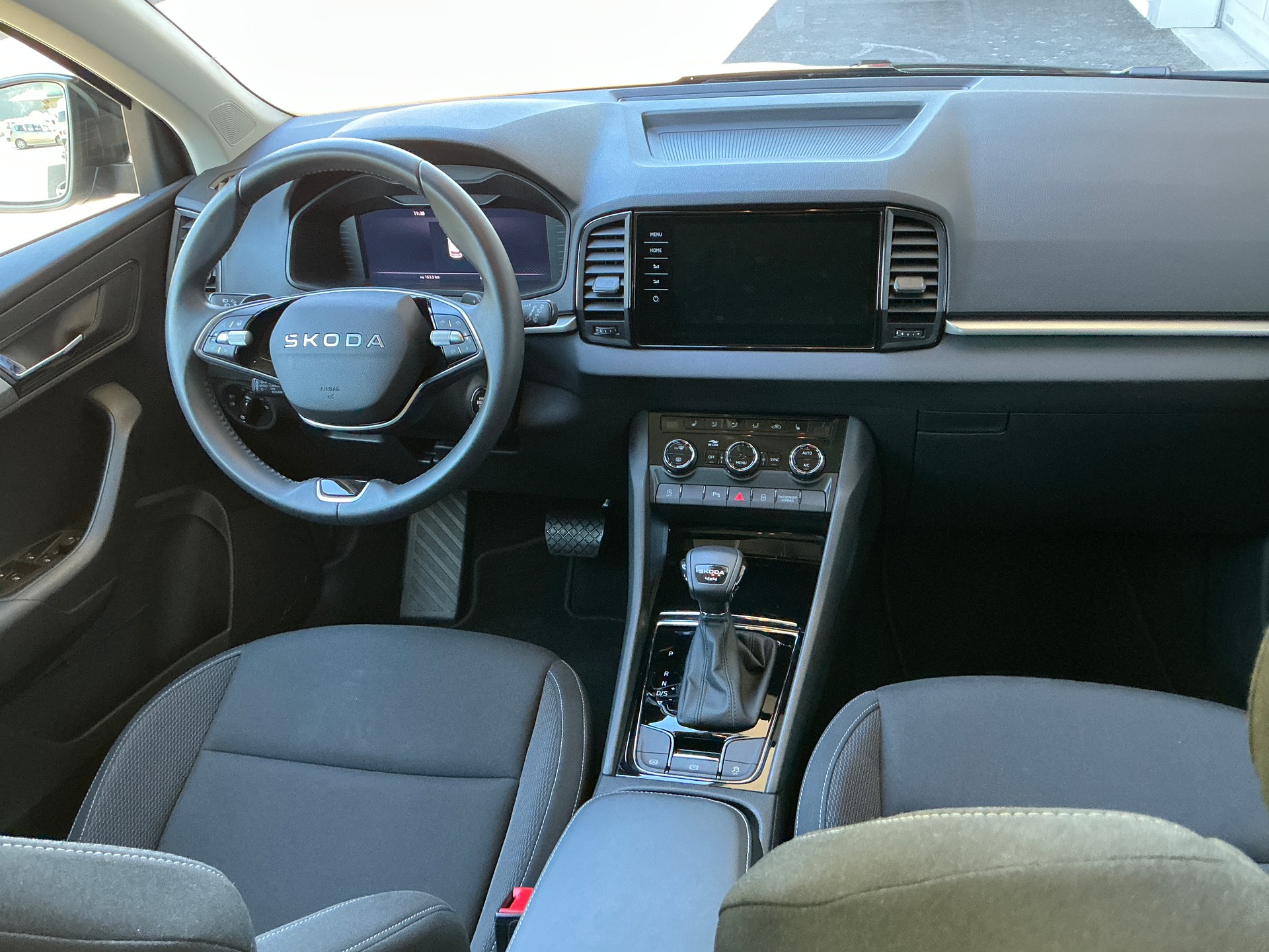 SKODA Karoq 2.0 TDI Selection 4x4 DSG-image-9
