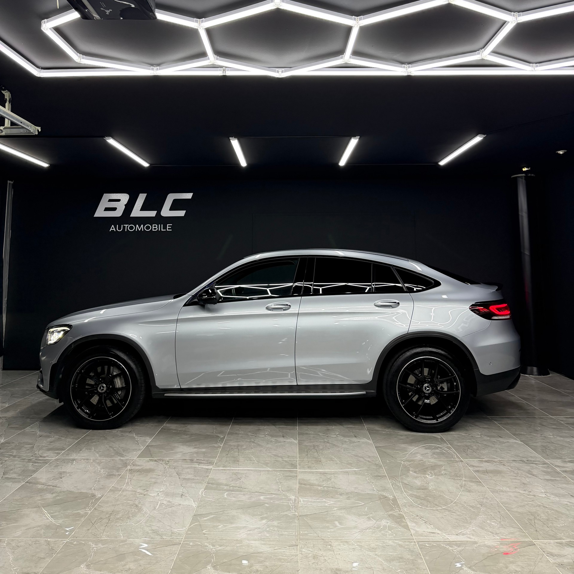 MERCEDES-BENZ GLC Coupé 220 d AMG Line 4Matic 9G-Tronic-image-2