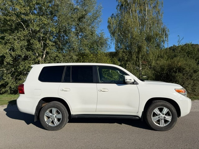 TOYOTA 4.5 D-4D V8 Linea Luna 5P.-image-4