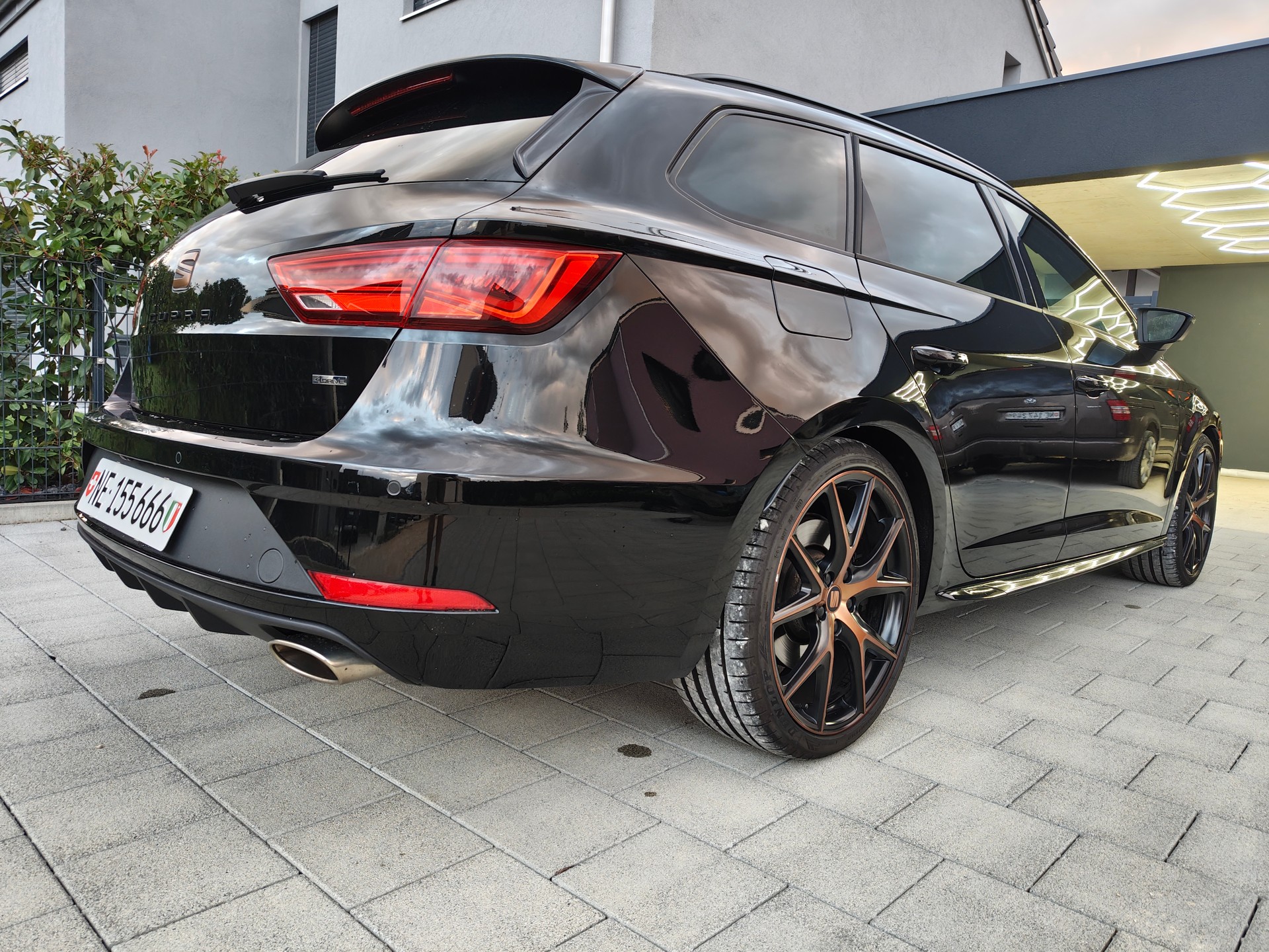 SEAT 2.0 TSI 300 Cupra 4Drive DSG-image-0
