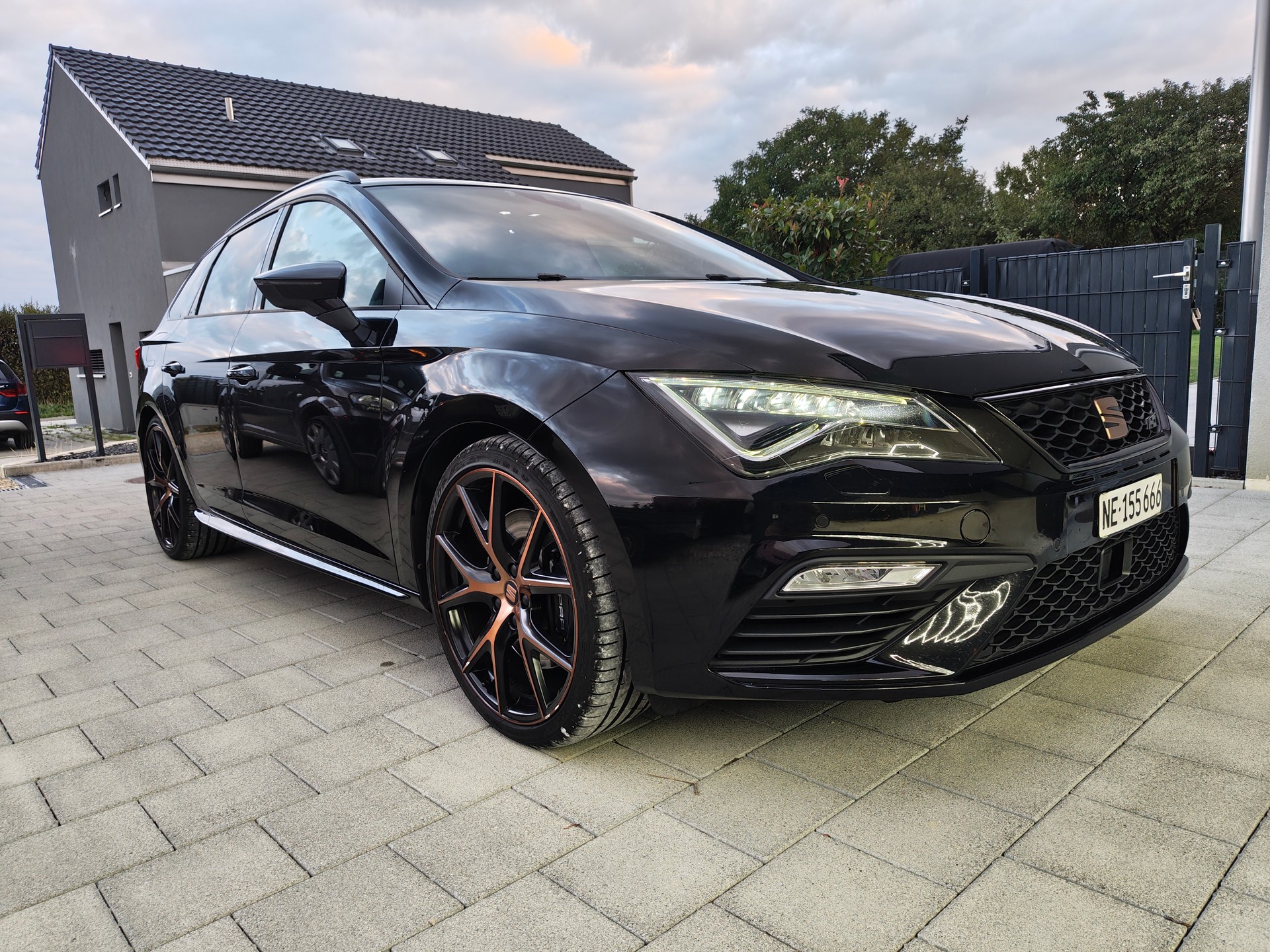 SEAT 2.0 TSI 300 Cupra 4Drive DSG-image-1
