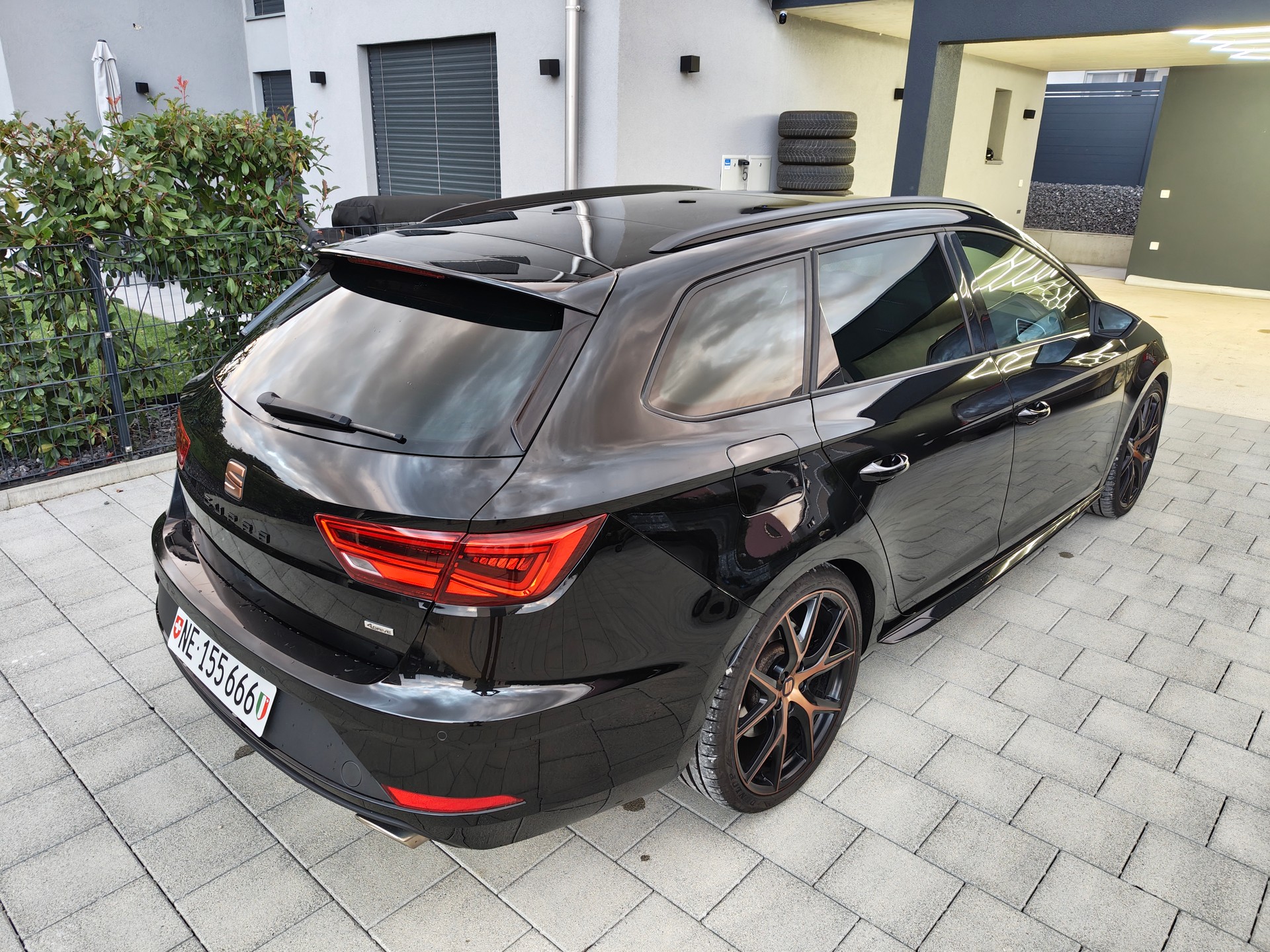 SEAT 2.0 TSI 300 Cupra 4Drive DSG-image-2