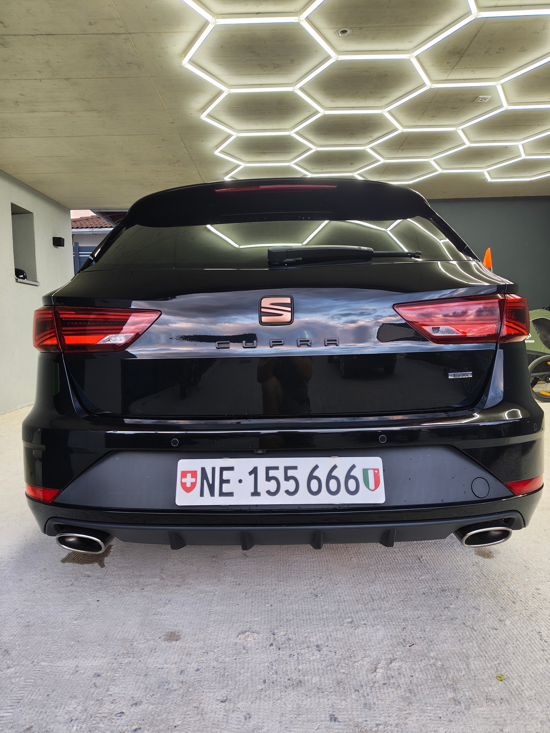 SEAT 2.0 TSI 300 Cupra 4Drive DSG-image-3