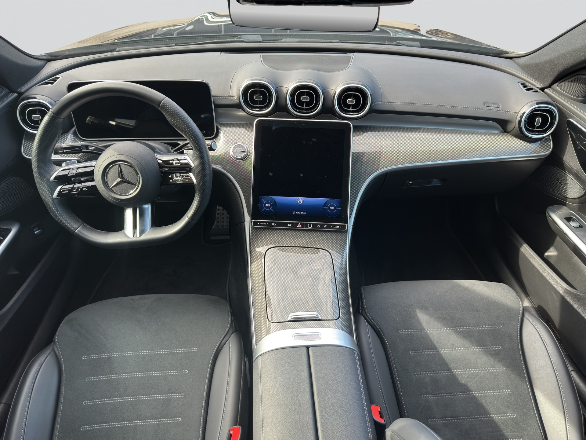 MERCEDES-BENZ C 300 d AMG Line-image-14
