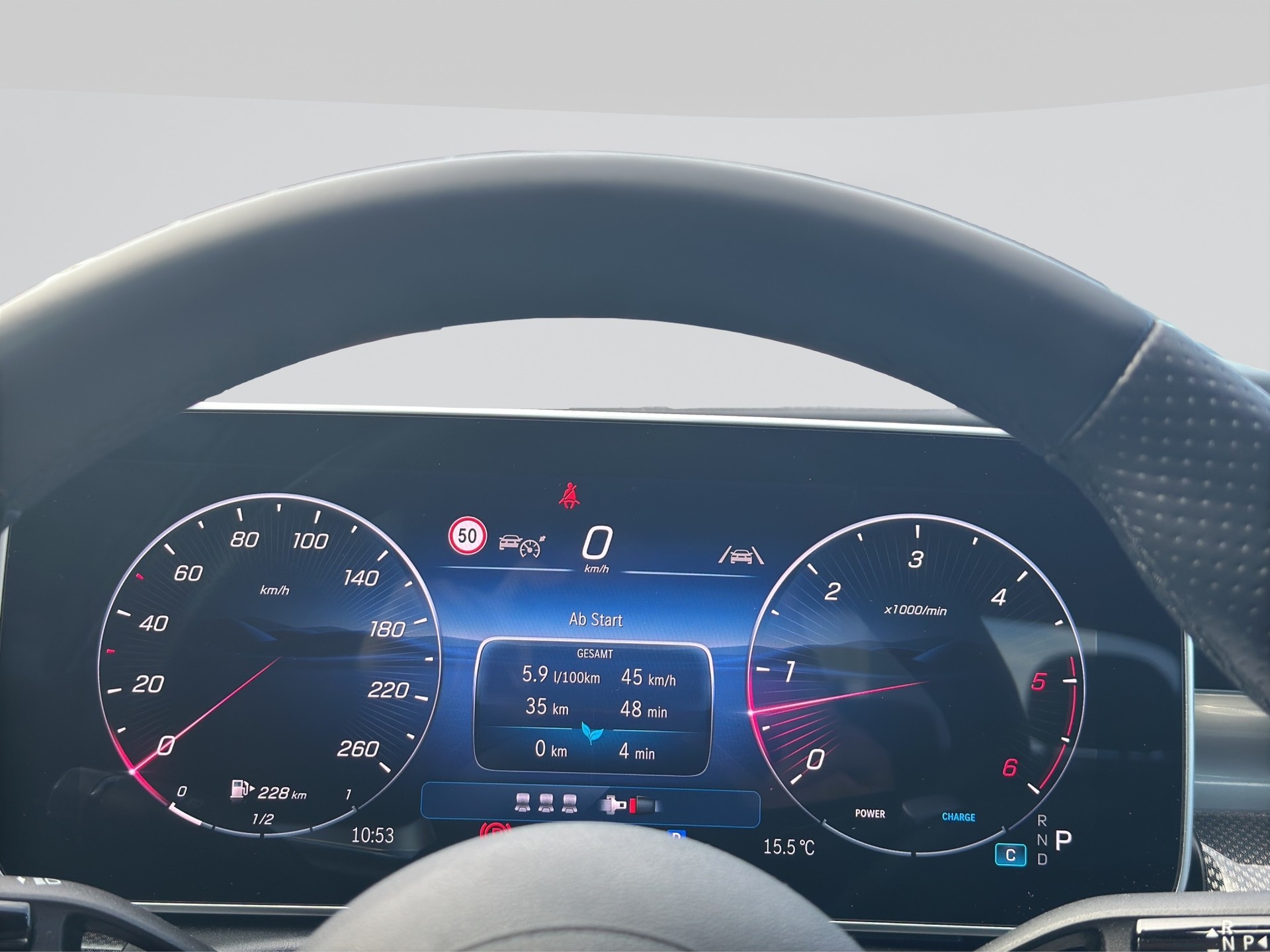 MERCEDES-BENZ C 300 d AMG Line-image-11