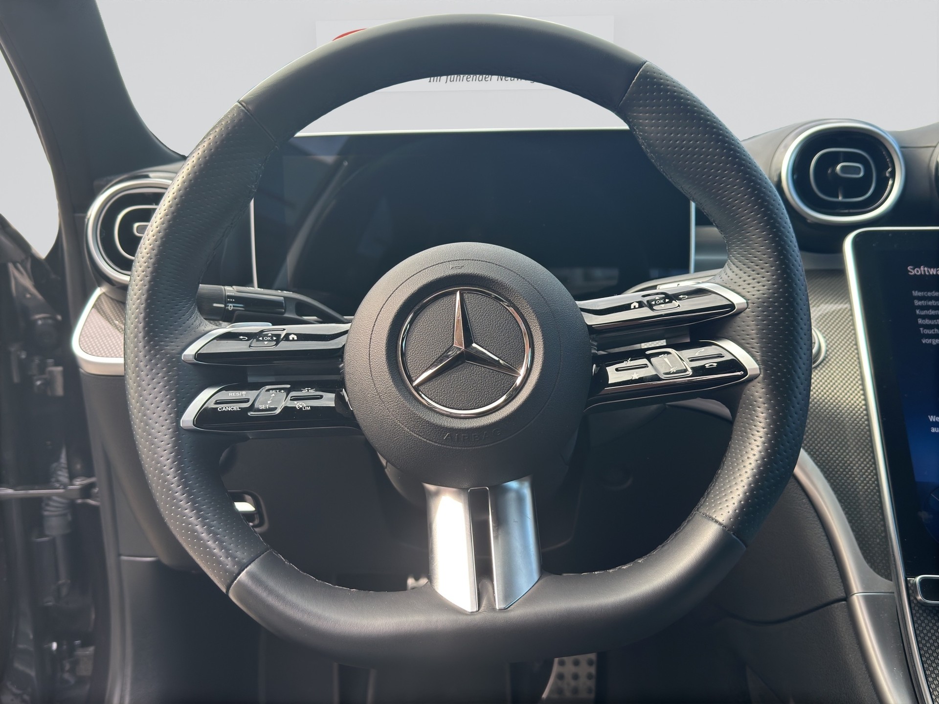 MERCEDES-BENZ C 300 d AMG Line-image-10