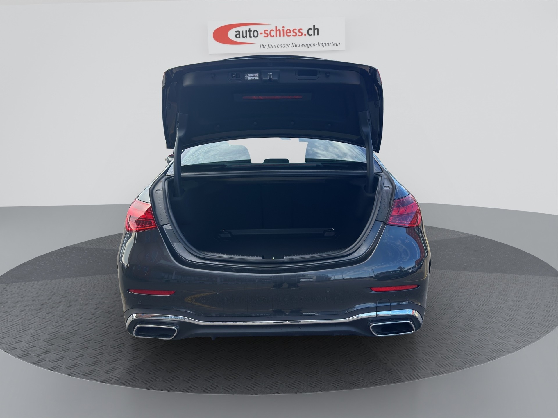 MERCEDES-BENZ C 300 d AMG Line-image-15