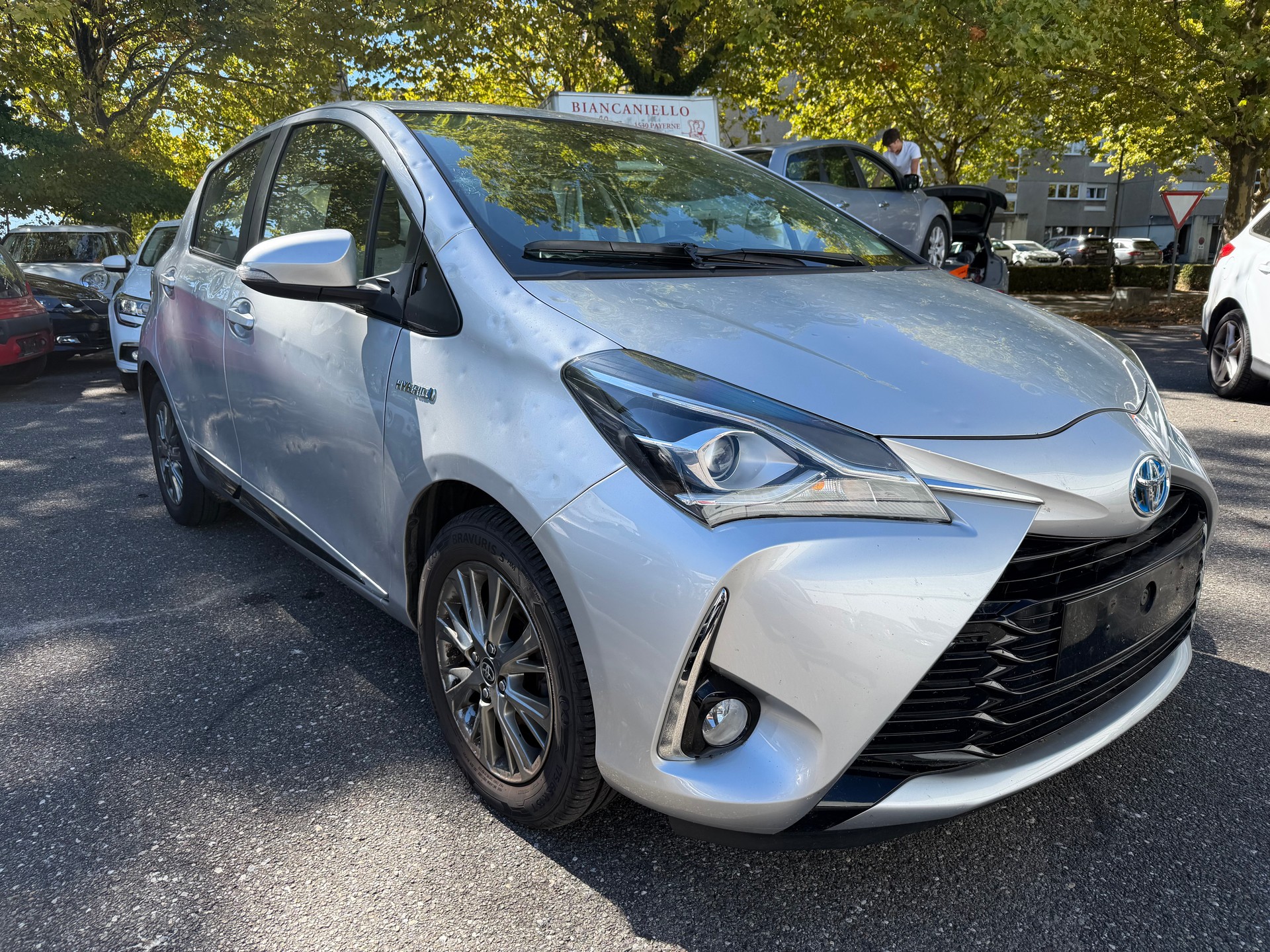 TOYOTA Yaris 1.5 VVT-i Hybrid Comfort e-CVT-image-2