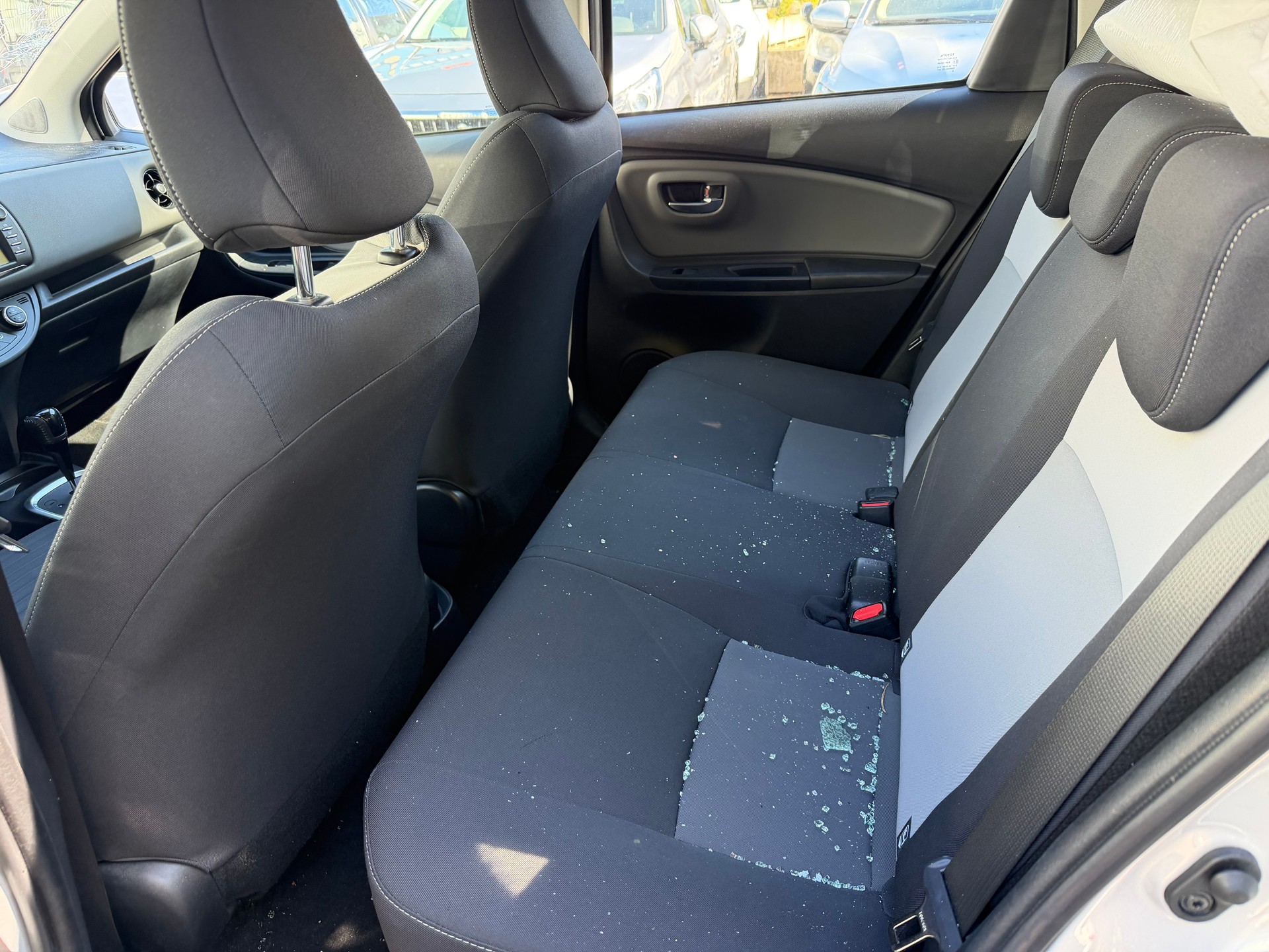 TOYOTA Yaris 1.5 VVT-i Hybrid Comfort e-CVT-image-11