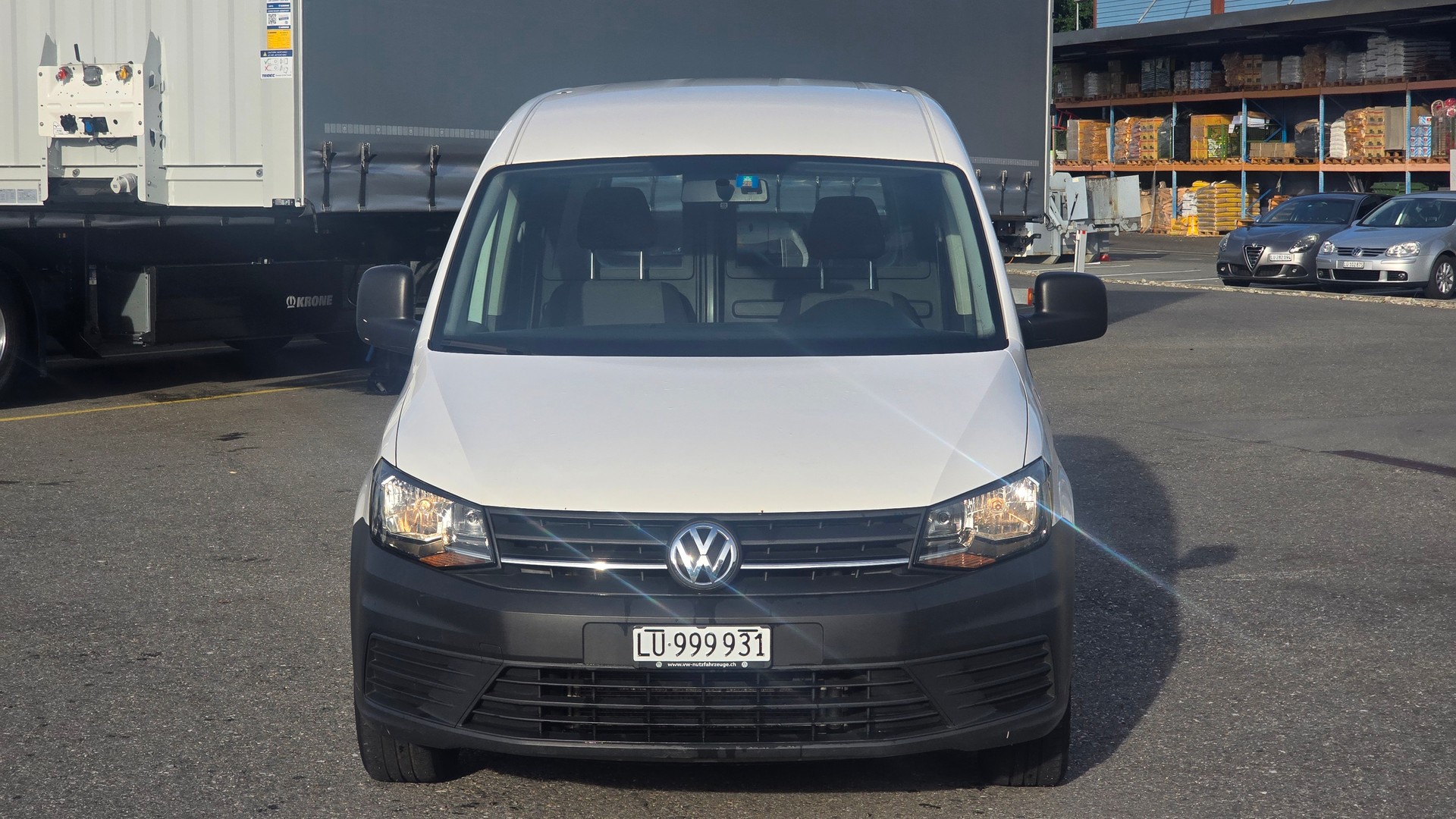 VW Caddy Maxi 2.0TDI BlueMotion Technology-image-2