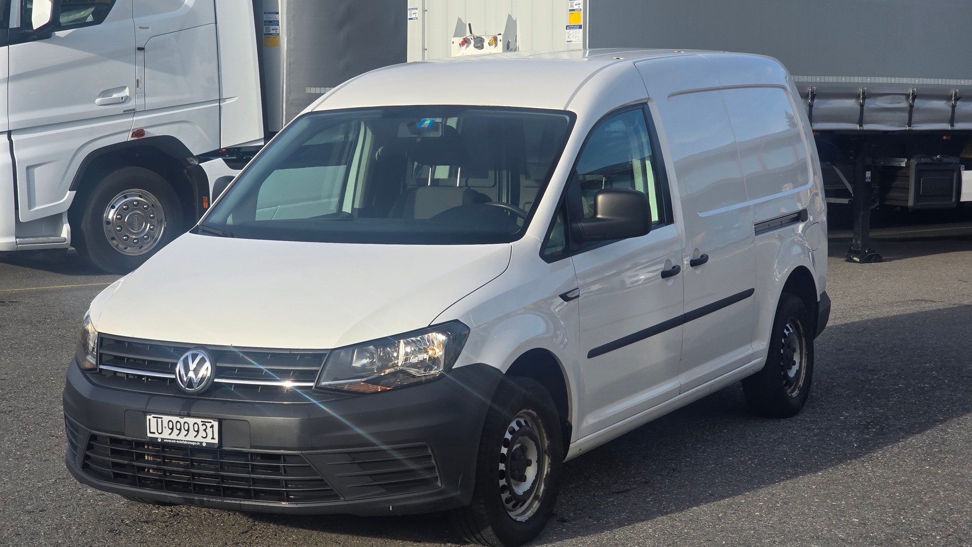 VW Caddy Maxi 2.0TDI BlueMotion Technology-image-1