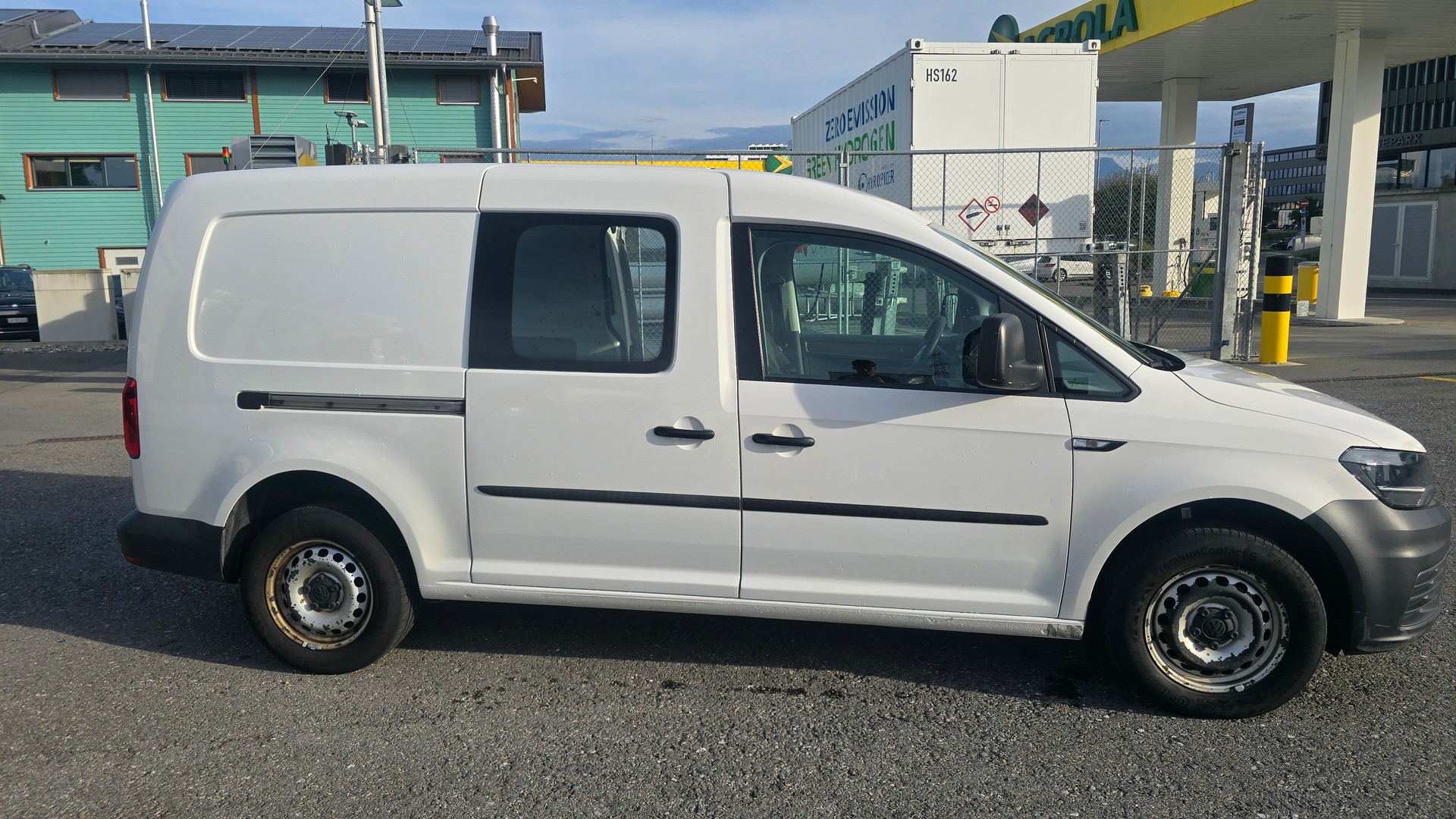 VW Caddy Maxi 2.0TDI BlueMotion Technology-image-10