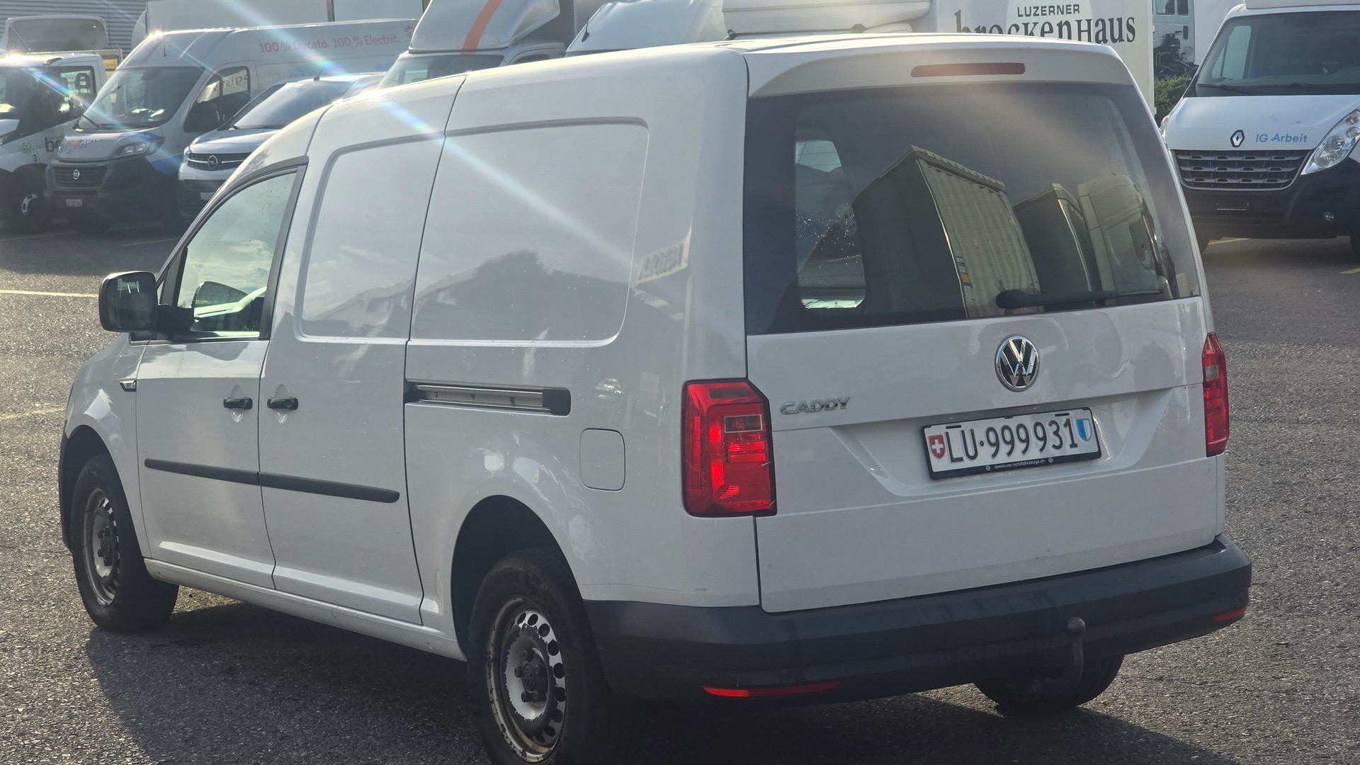 VW Caddy Maxi 2.0TDI BlueMotion Technology-image-5