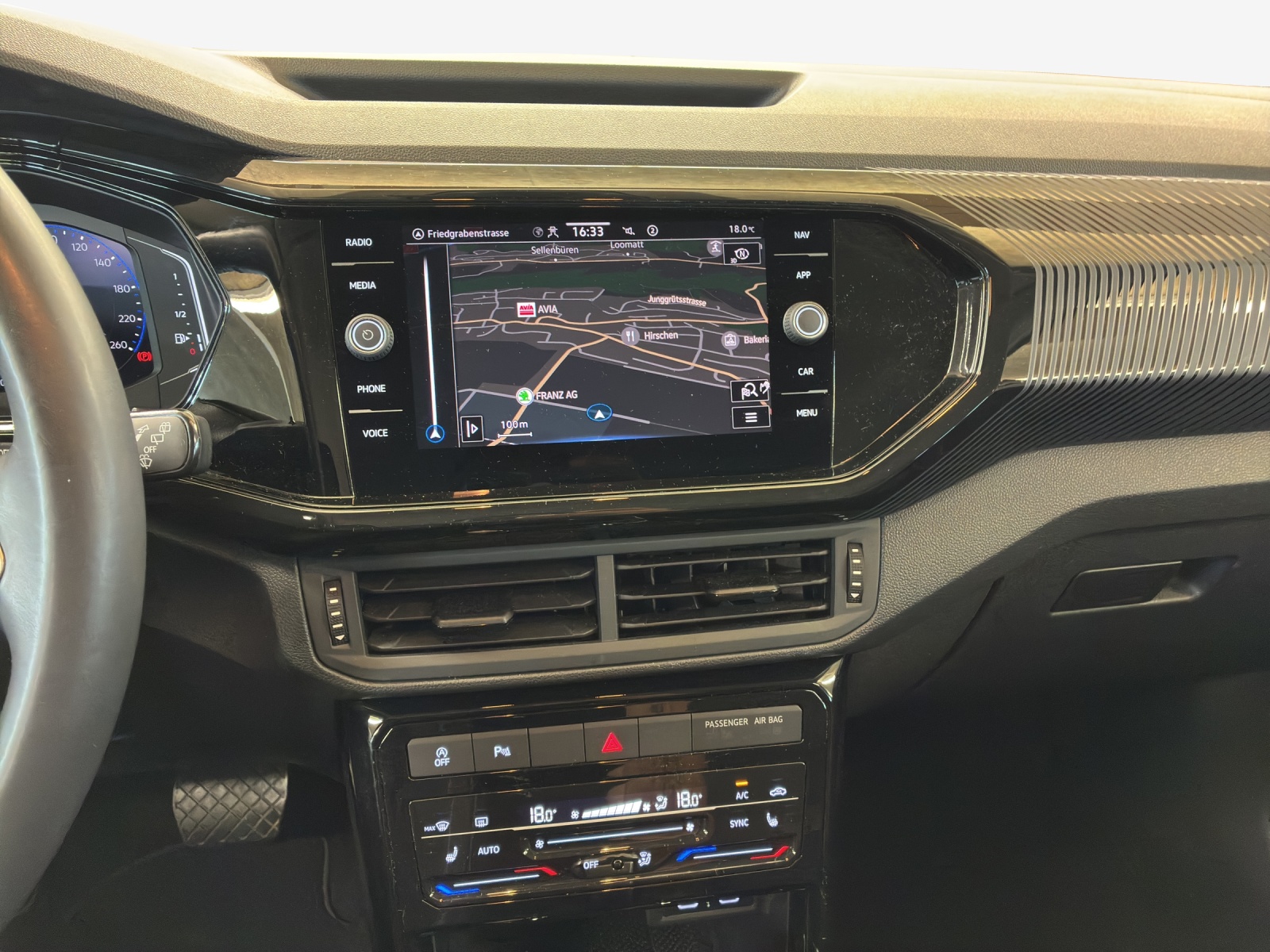 VW T-Cross 1.0 TSI Life Limited DSG-image-10