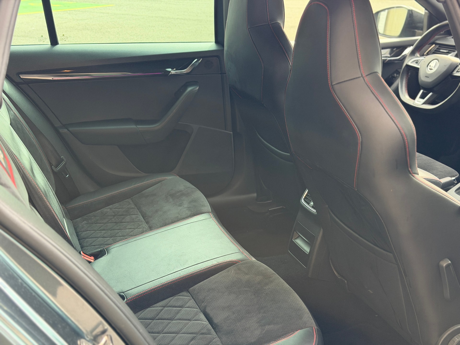 SKODA Octavia Combi 2.0 TDI RS 4x4 DSG-image-20