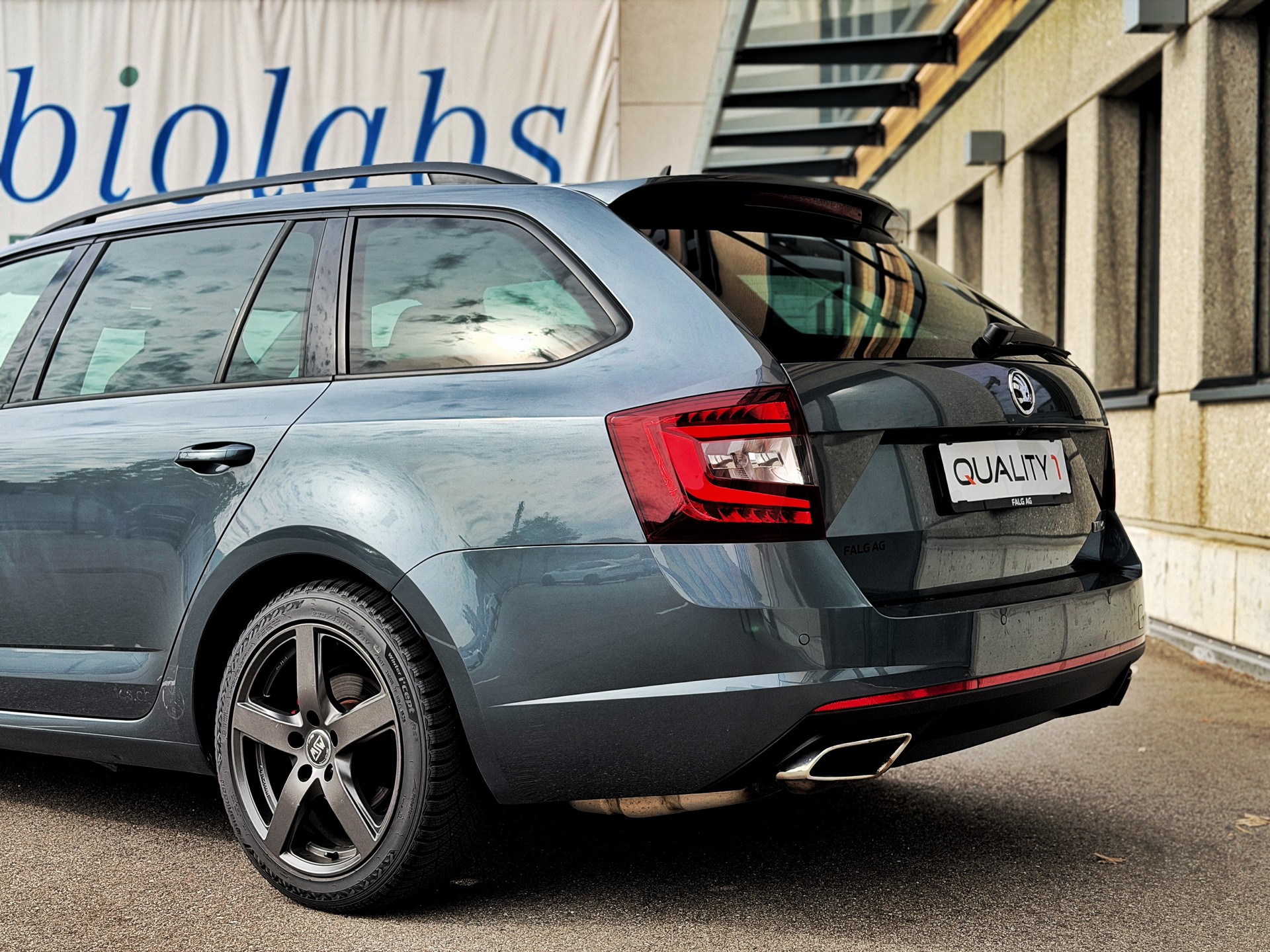 SKODA Octavia Combi 2.0 TDI RS 4x4 DSG-image-10