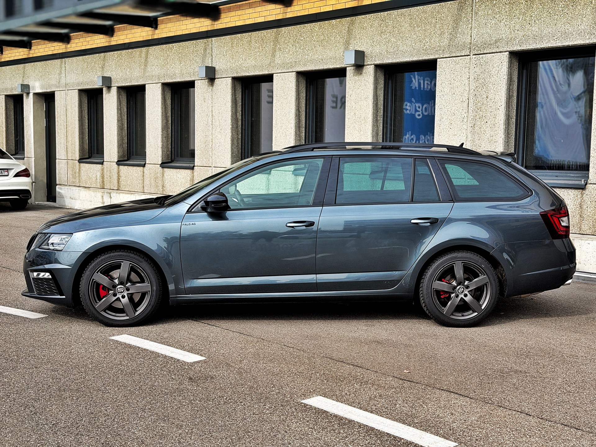 SKODA Octavia Combi 2.0 TDI RS 4x4 DSG-image-1