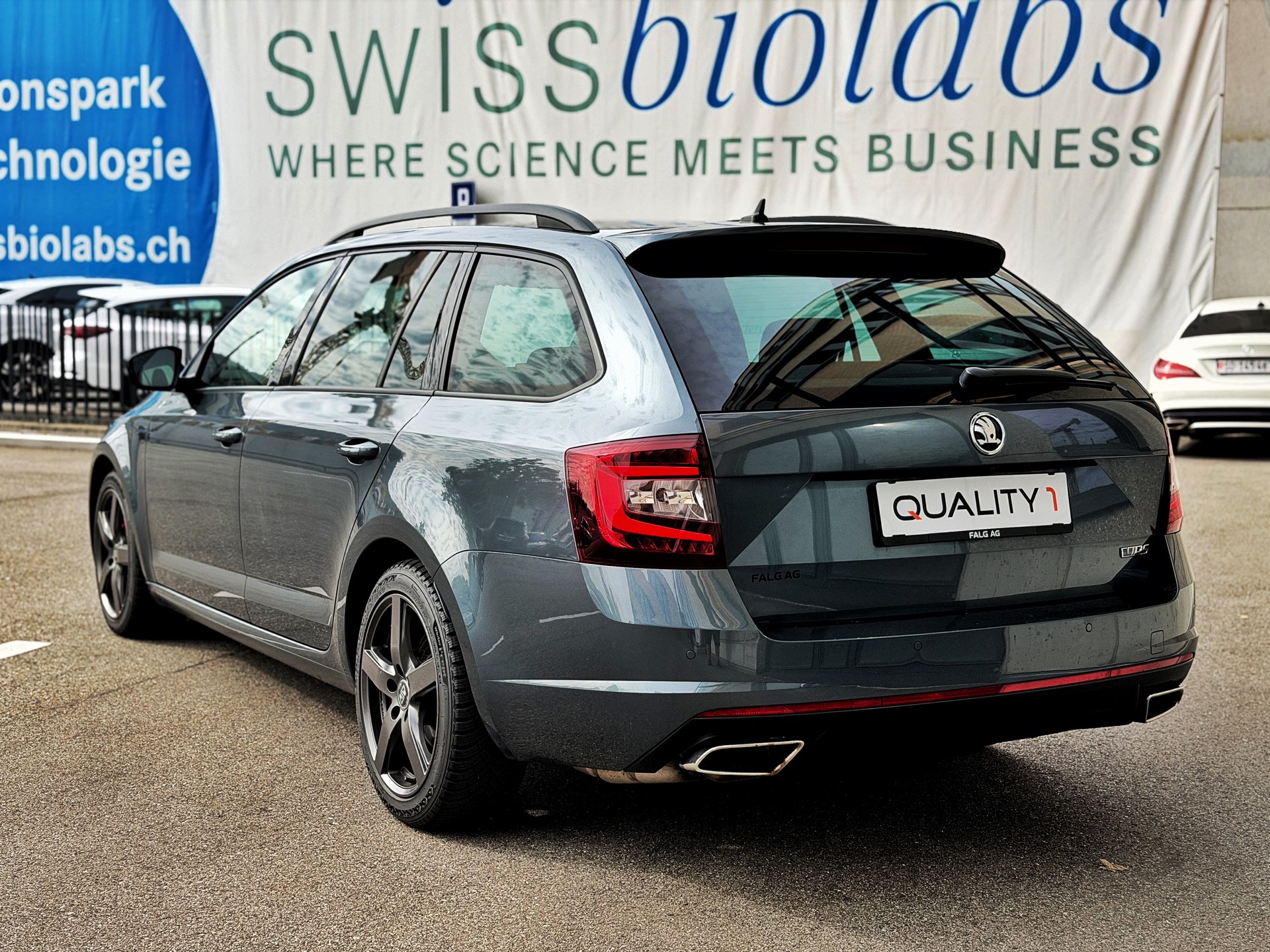 SKODA Octavia Combi 2.0 TDI RS 4x4 DSG-image-2