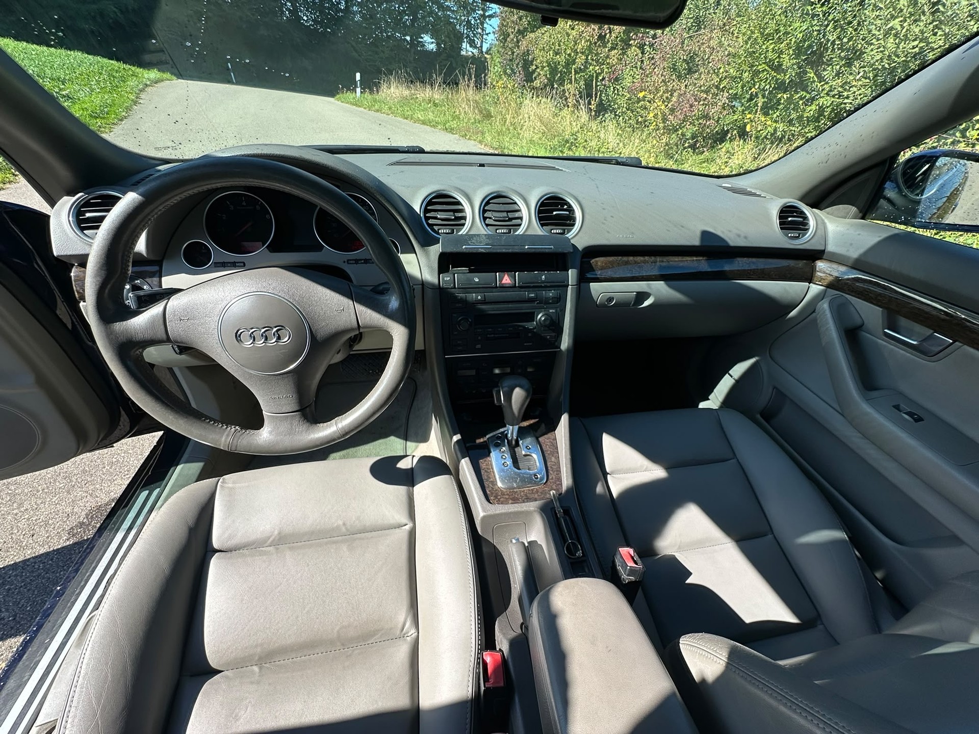 AUDI A4 Cabriolet 2.4 V6-image-10