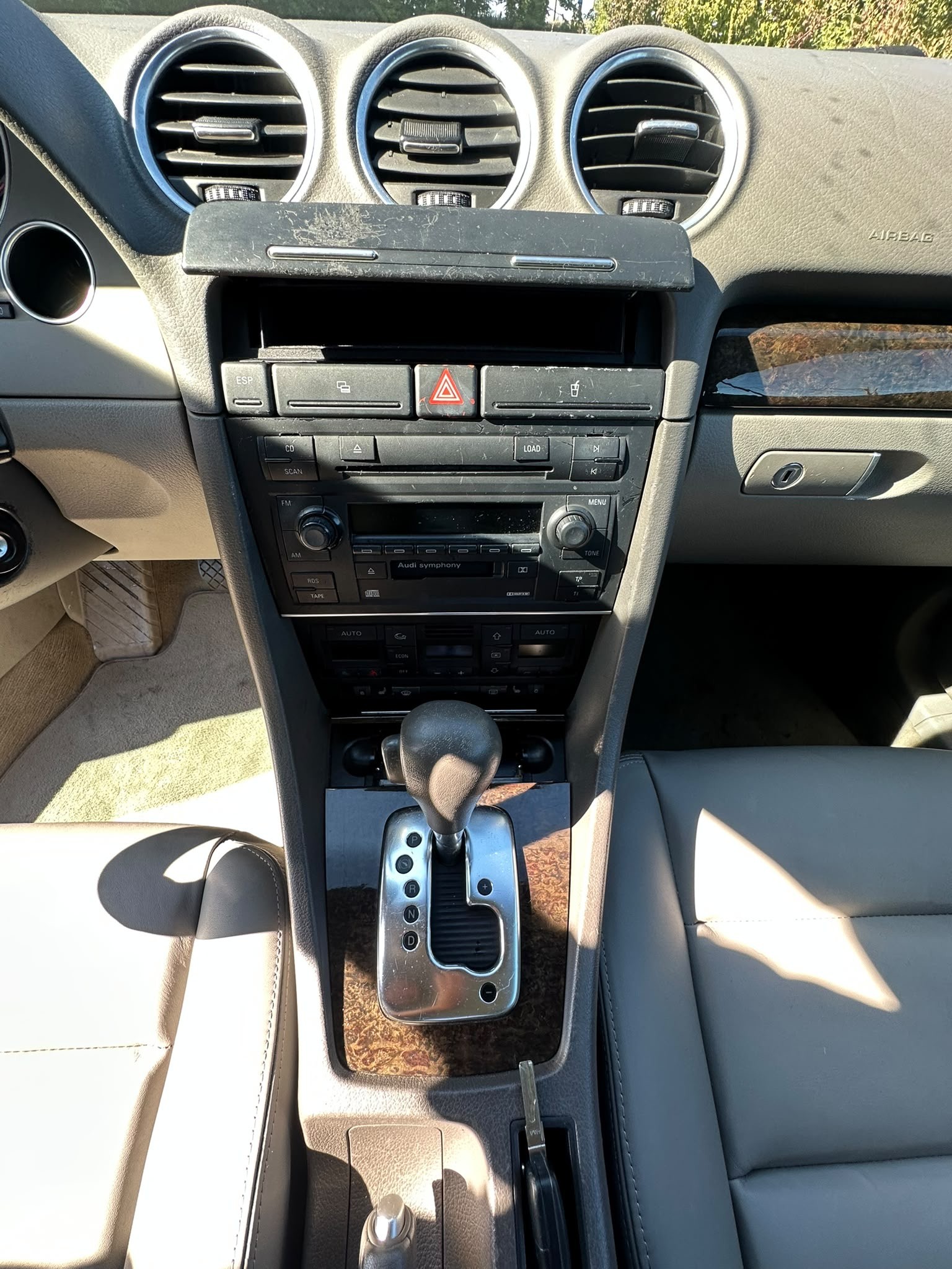 AUDI A4 Cabriolet 2.4 V6-image-9