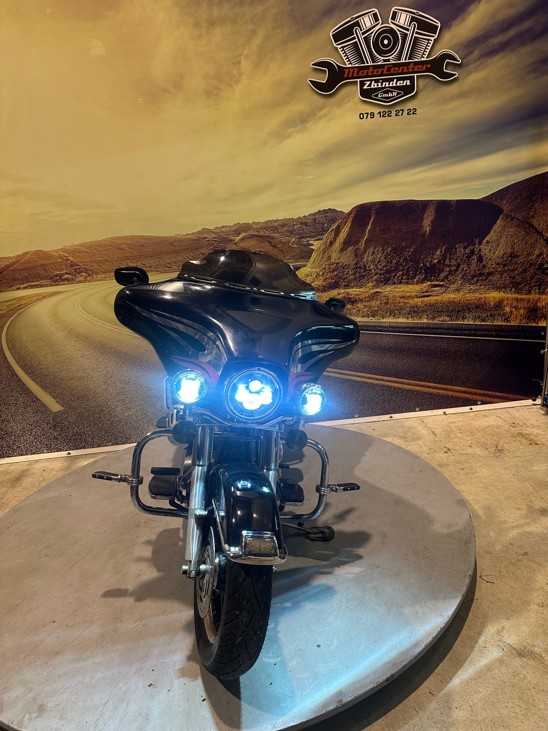 HARLEY-DAVIDSON FLHTI Electra Glide Standard-showroom-element-1