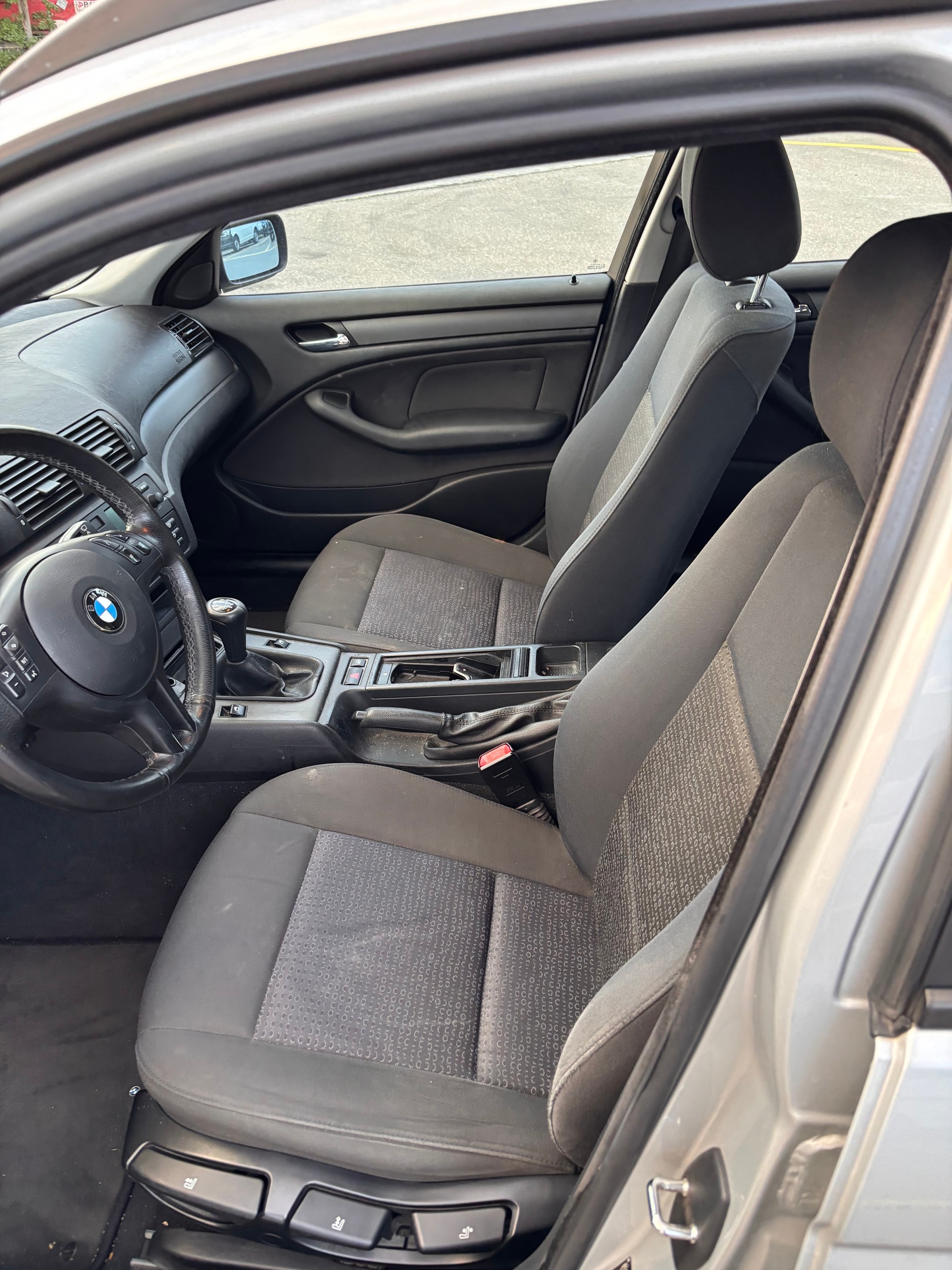 BMW 320d Touring-image-6