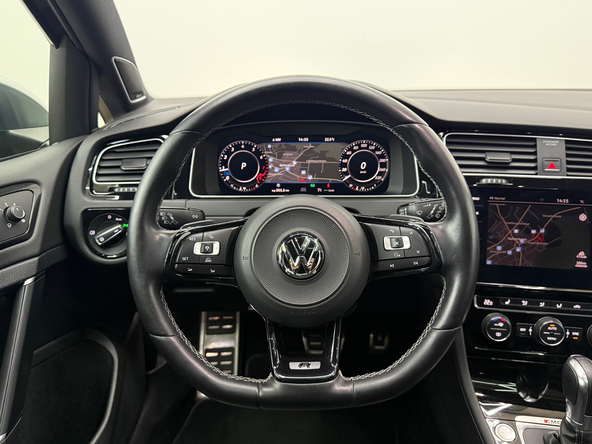 VW Golf 2.0 TSI R 4Motion DSG-image-25