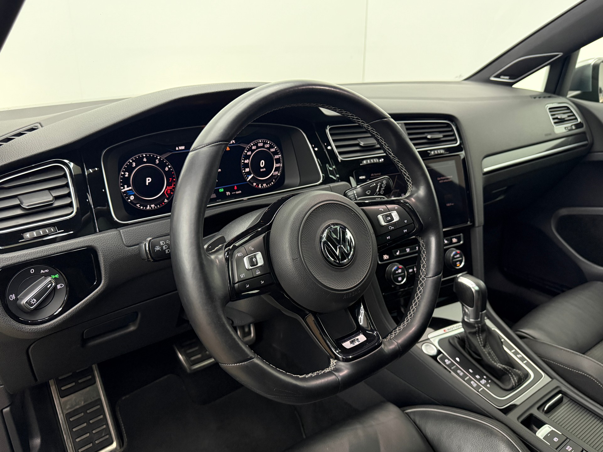 VW Golf 2.0 TSI R 4Motion DSG-image-26