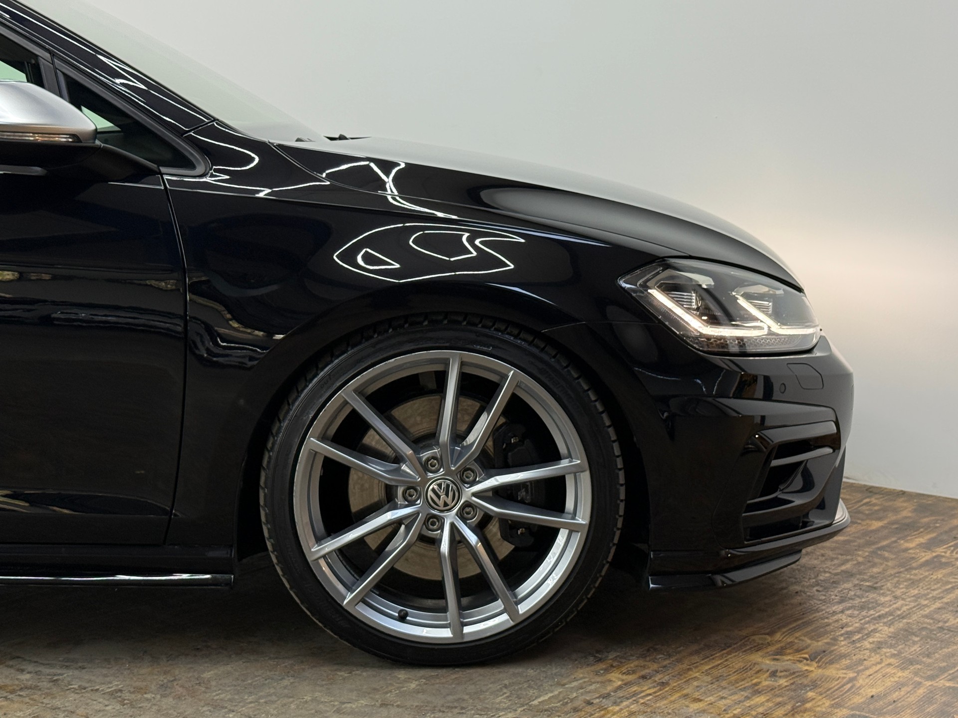 VW Golf 2.0 TSI R 4Motion DSG-image-17