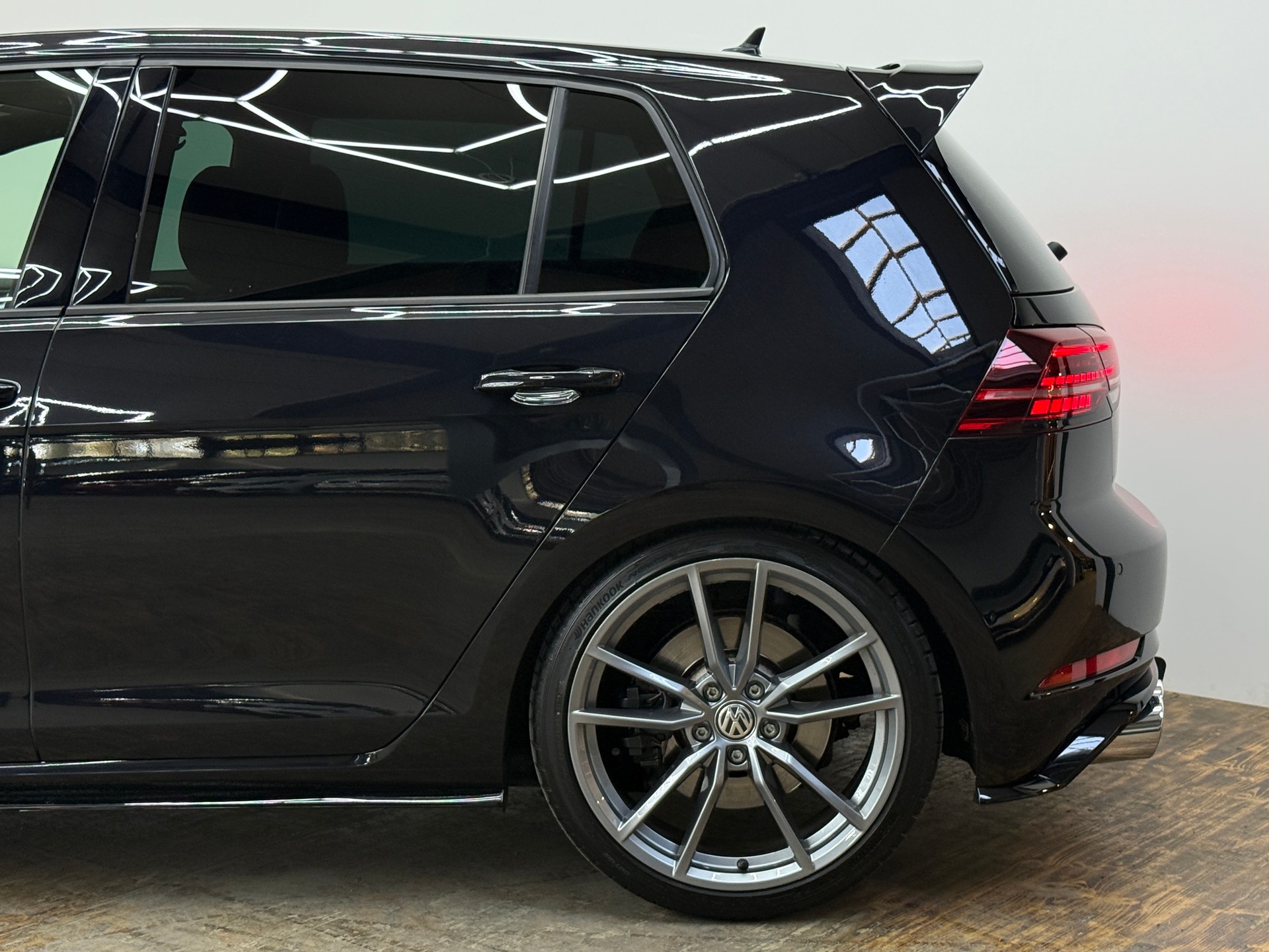 VW Golf 2.0 TSI R 4Motion DSG-image-8