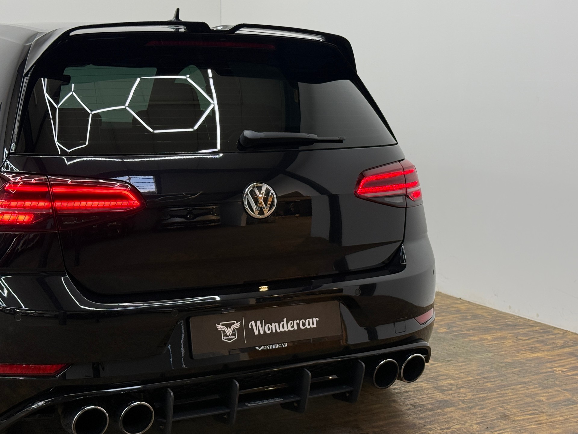 VW Golf 2.0 TSI R 4Motion DSG-image-12