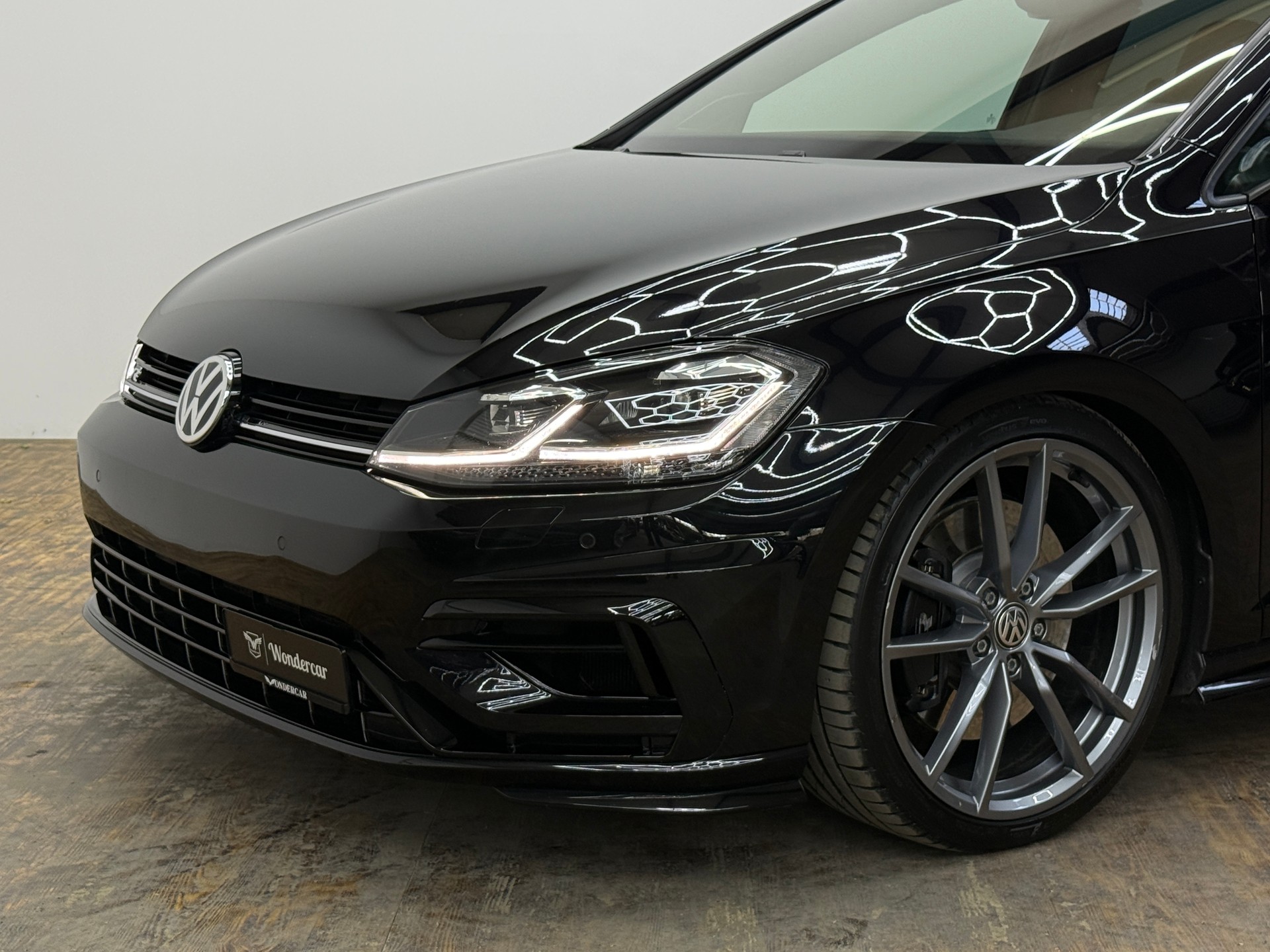 VW Golf 2.0 TSI R 4Motion DSG-image-4