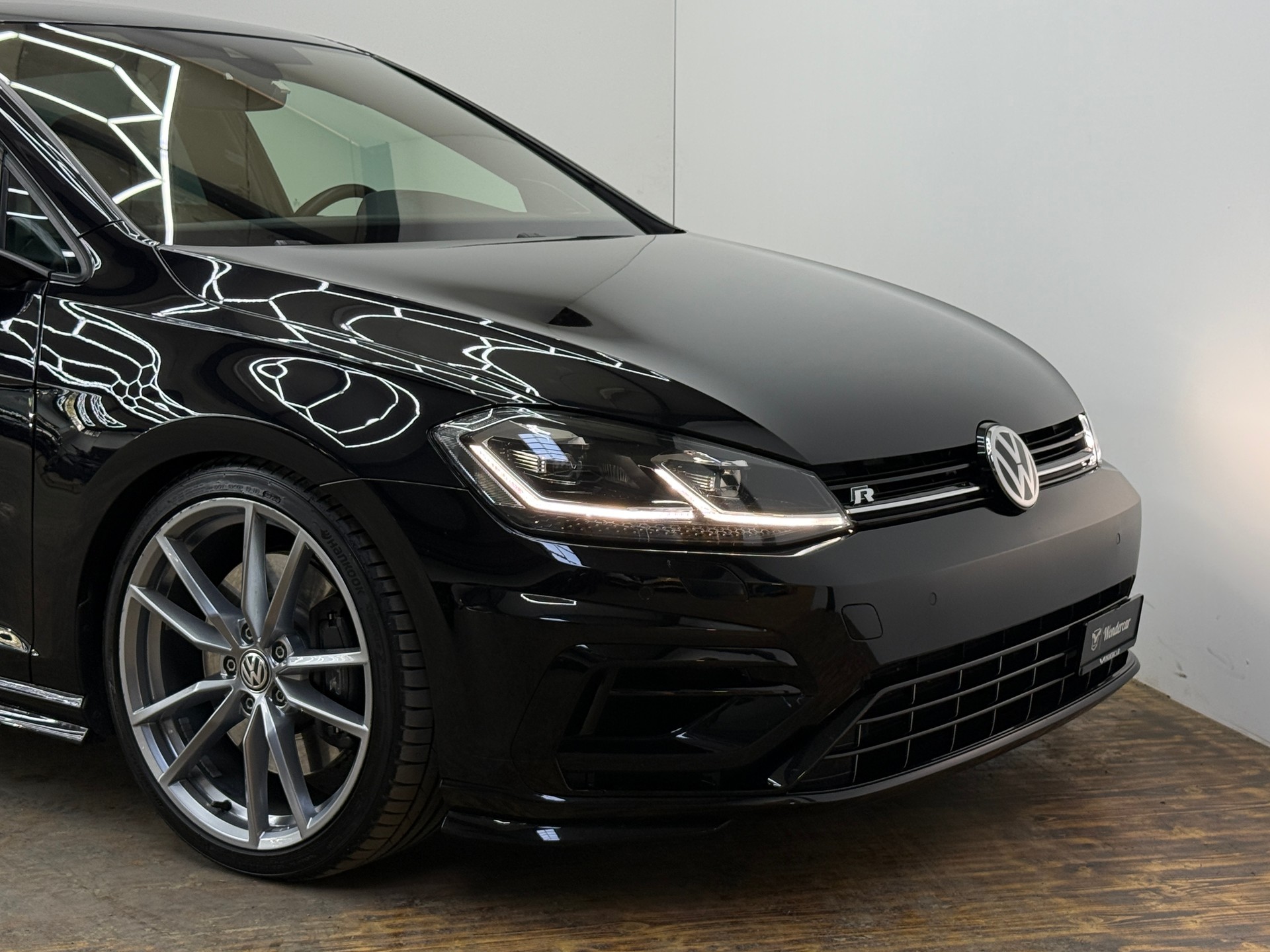 VW Golf 2.0 TSI R 4Motion DSG-image-1