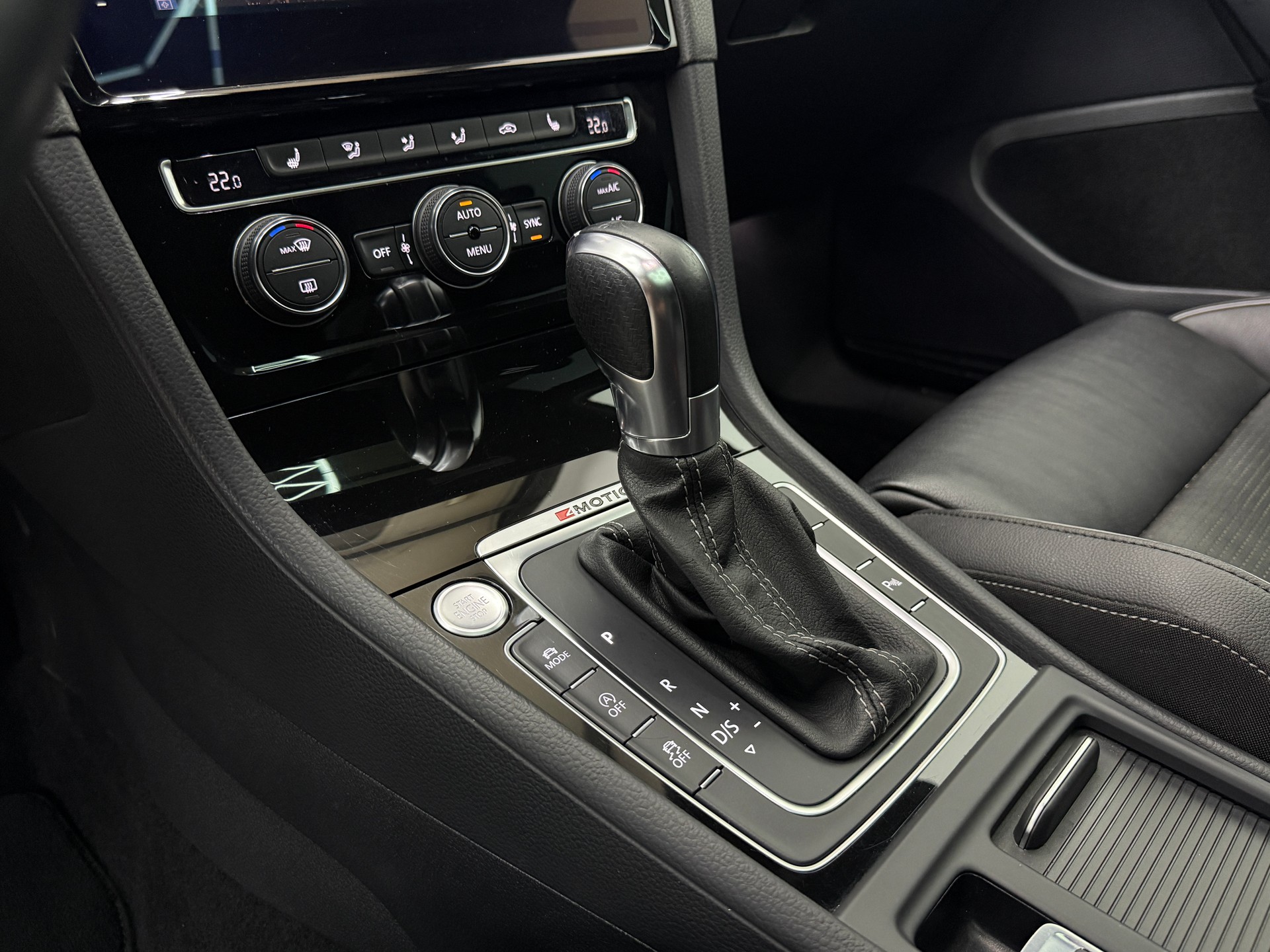 VW Golf 2.0 TSI R 4Motion DSG-image-27