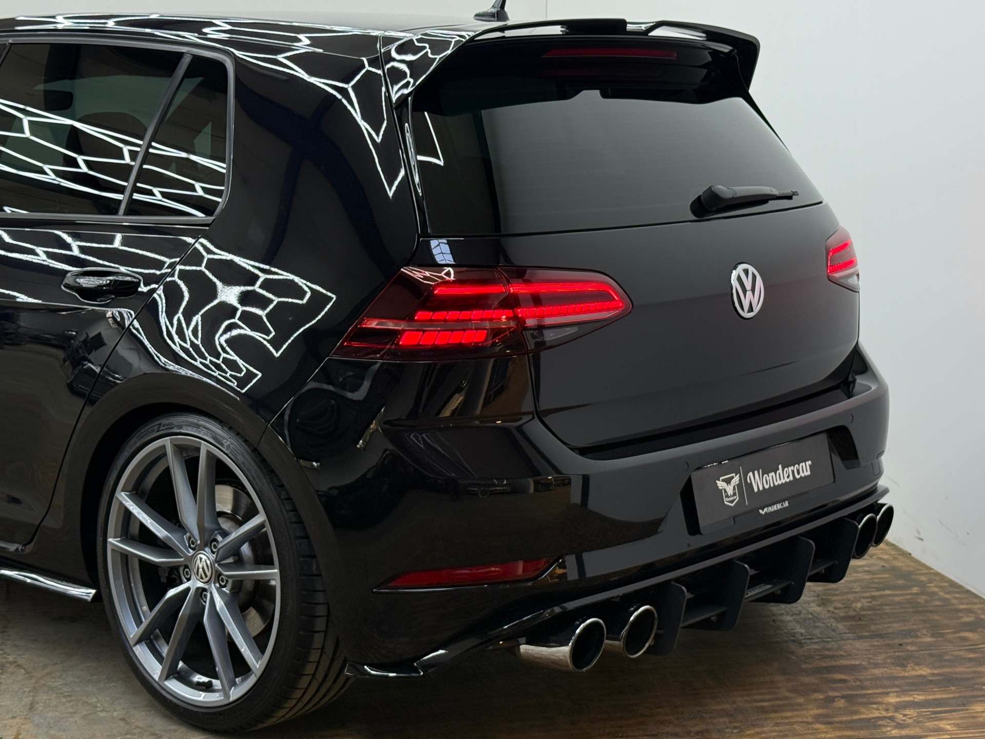 VW Golf 2.0 TSI R 4Motion DSG-image-10