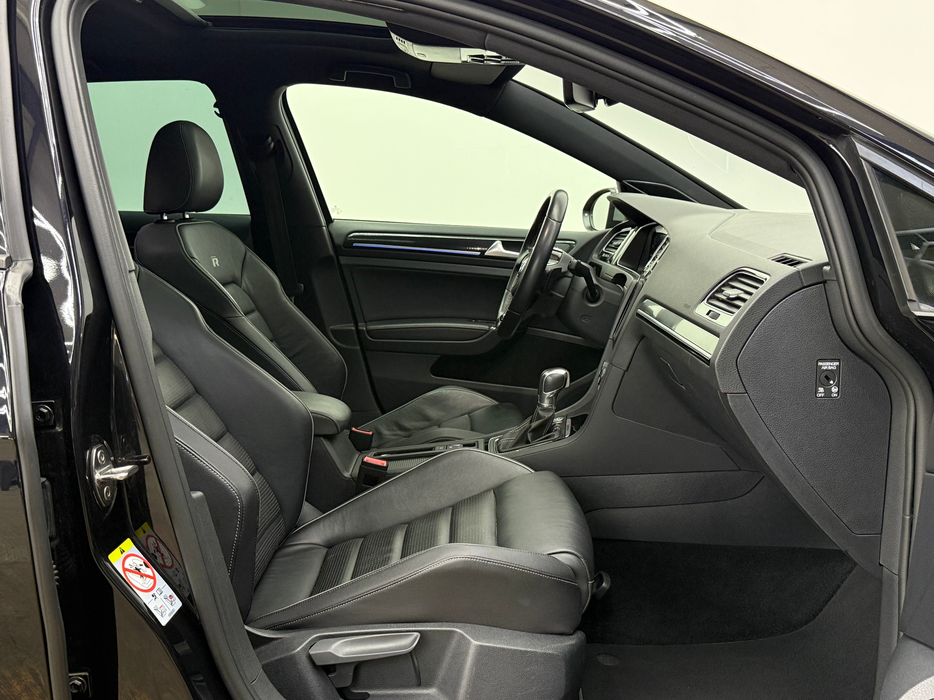 VW Golf 2.0 TSI R 4Motion DSG-image-19