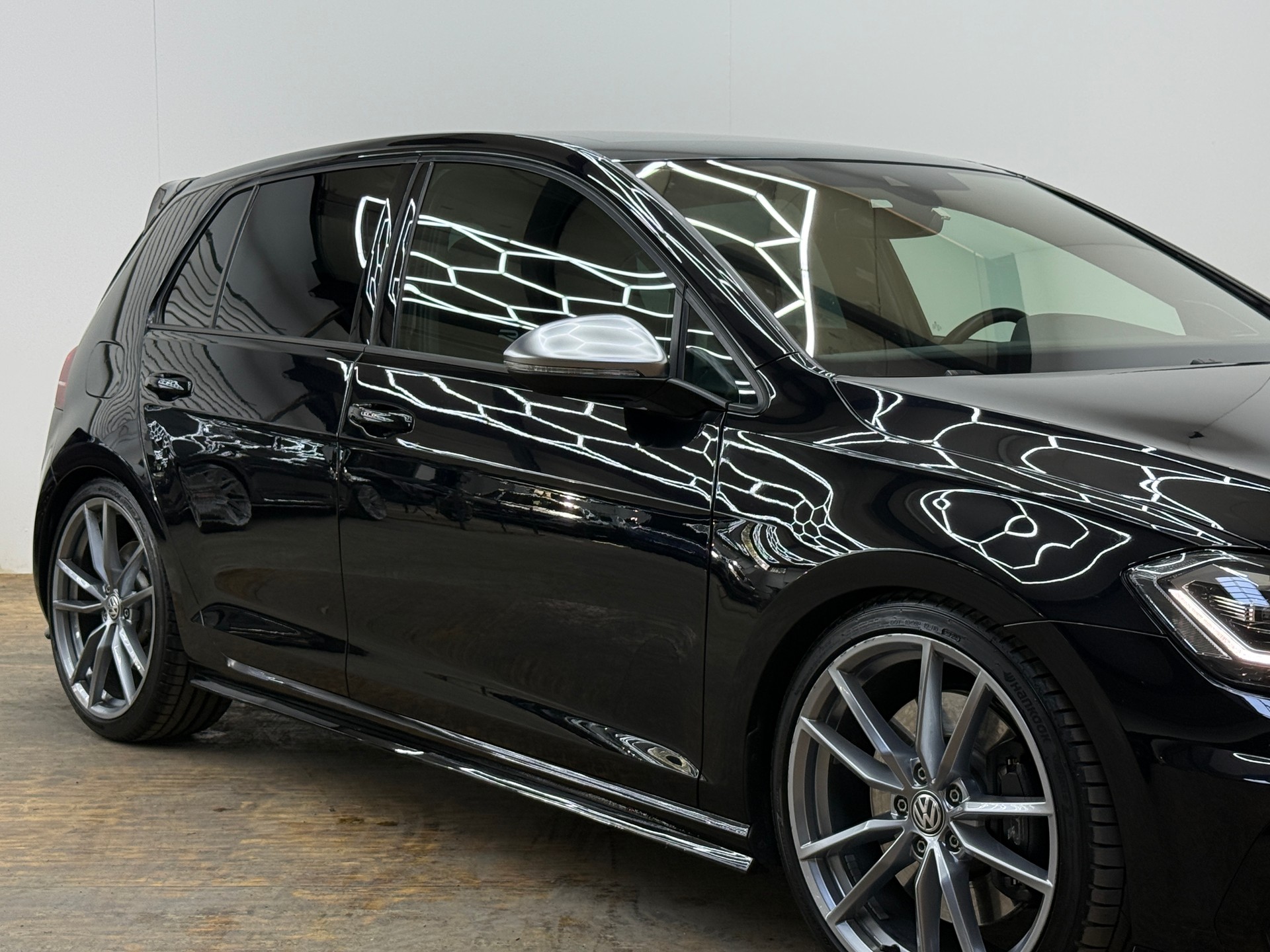 VW Golf 2.0 TSI R 4Motion DSG-image-16