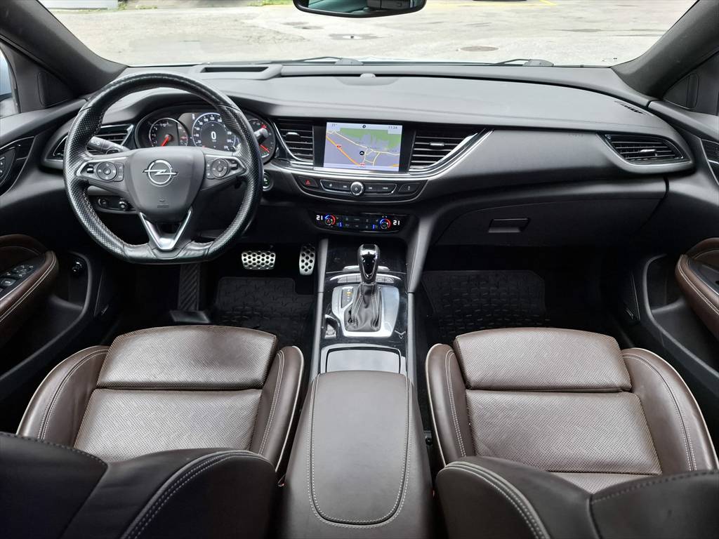 OPEL Insignia 2.0 CDTI Sports Tourer Excellence Automatic-image-12