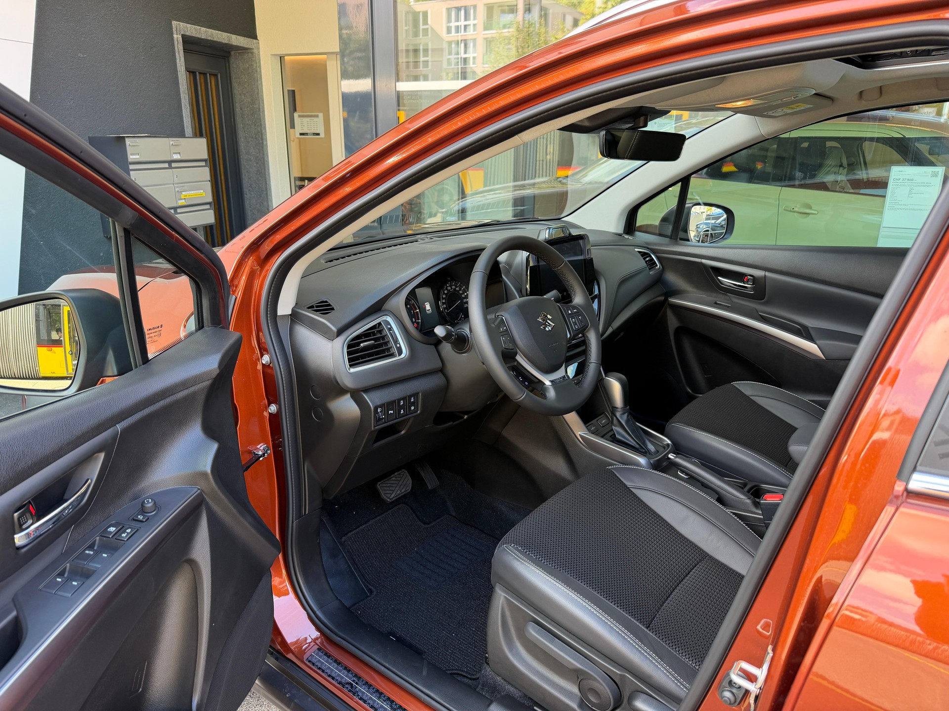 SUZUKI S-Cross 1.4 T Piz Sulai Top Hybrid 4x4-image-9