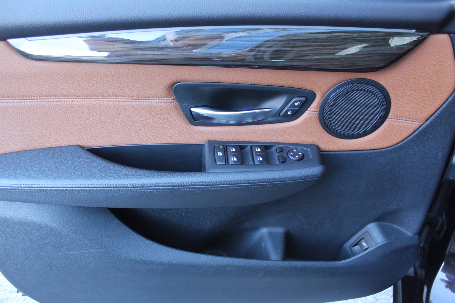 BMW 225i xDrive Active Tourer Sport Line Steptronic-image-17