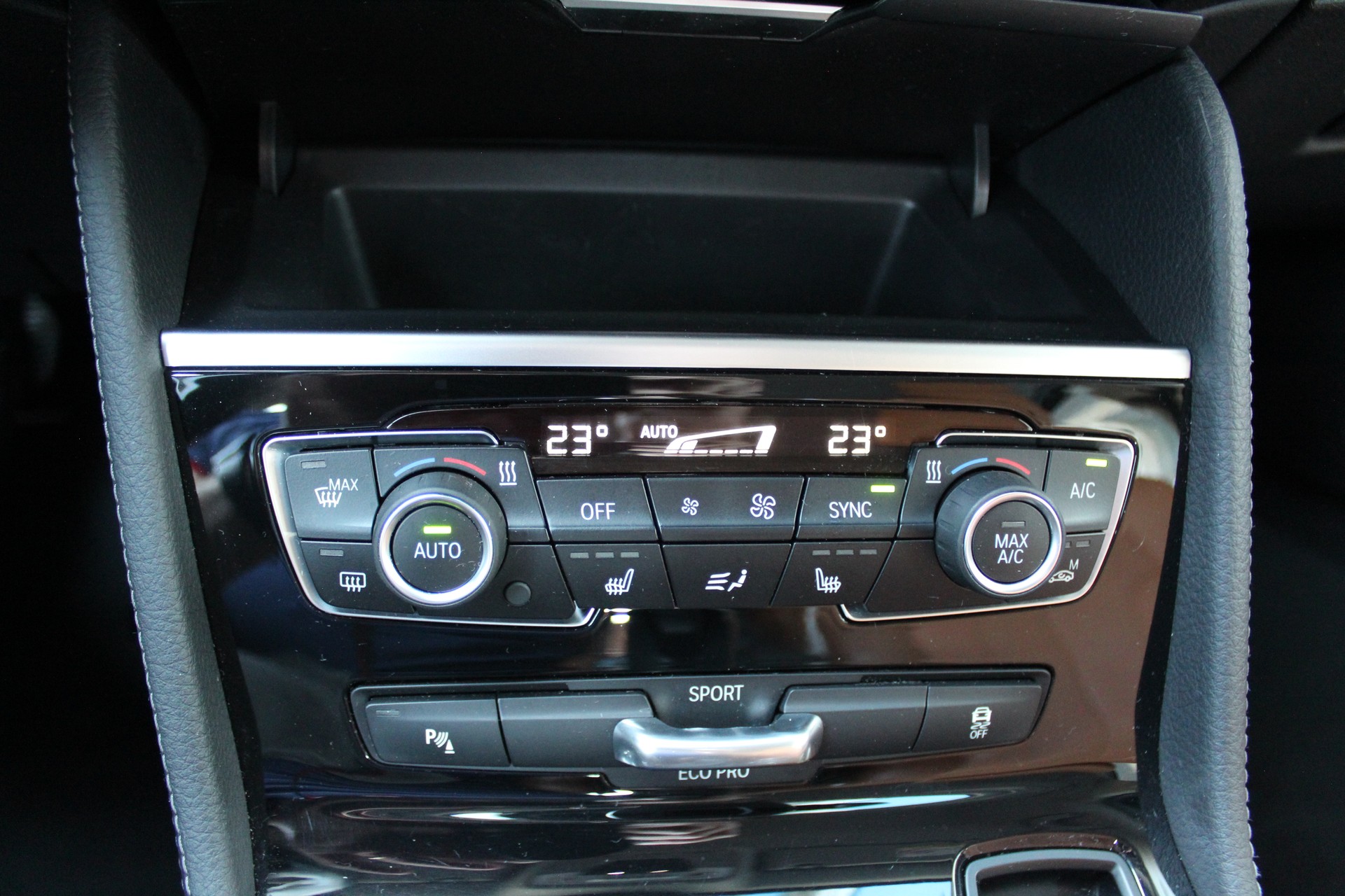 BMW 225i xDrive Active Tourer Sport Line Steptronic-image-19