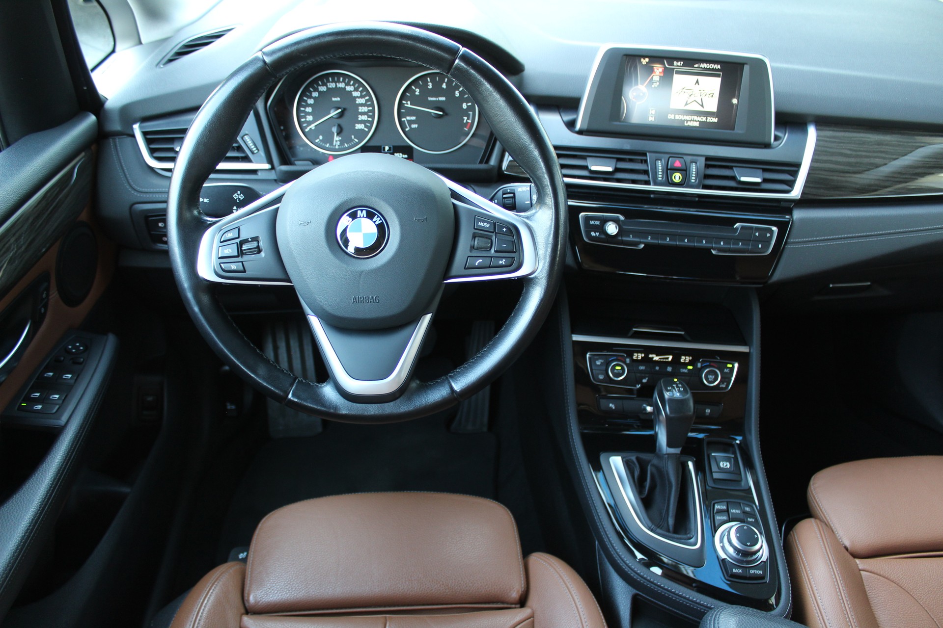 BMW 225i xDrive Active Tourer Sport Line Steptronic-image-10